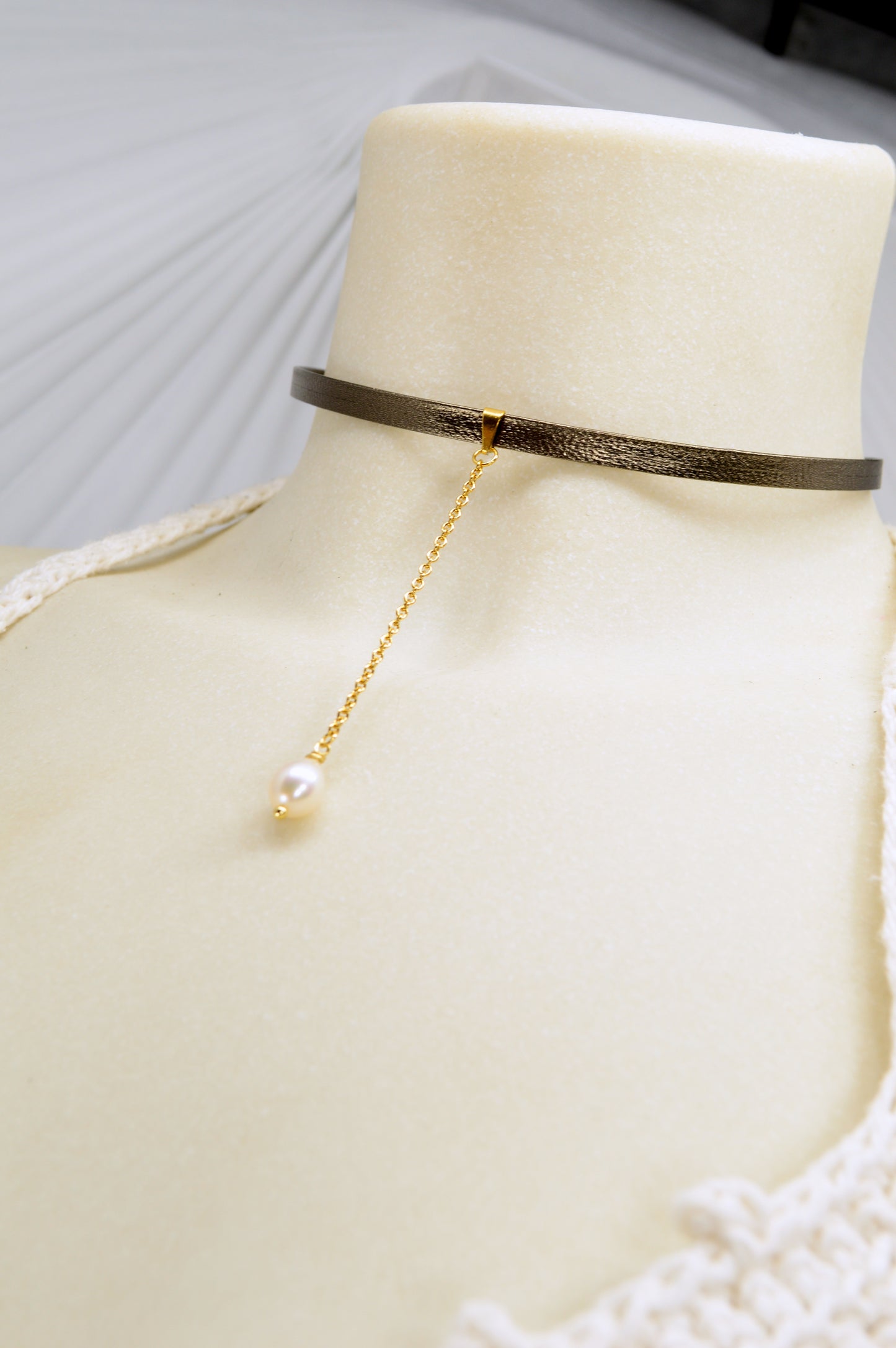 Gold Chain Pearl Drop Choker – Leather Band Necklace | Modern Minimalist Y Choker | Statement Jewelry for Women