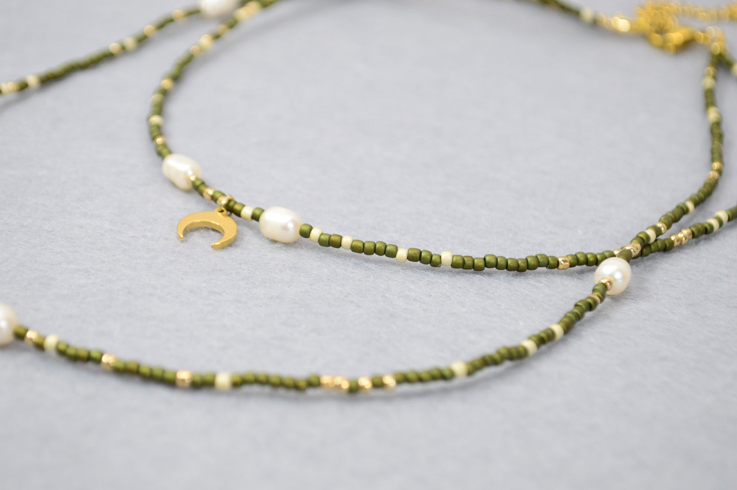 Olive Eclipse Collar Y de varias vueltas con sol y luna