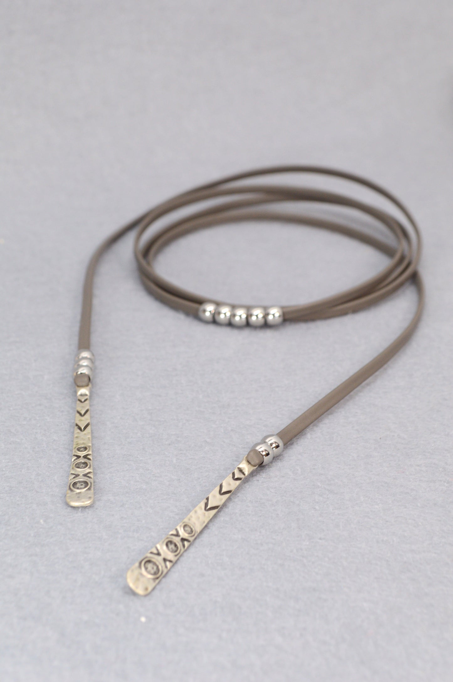 Handmade Leather Wrap Choker Necklace with Metal Bar Ends β Adjustable Boho Festival Jewelry β 3 Colors (Black, Grey, Dark Brown)