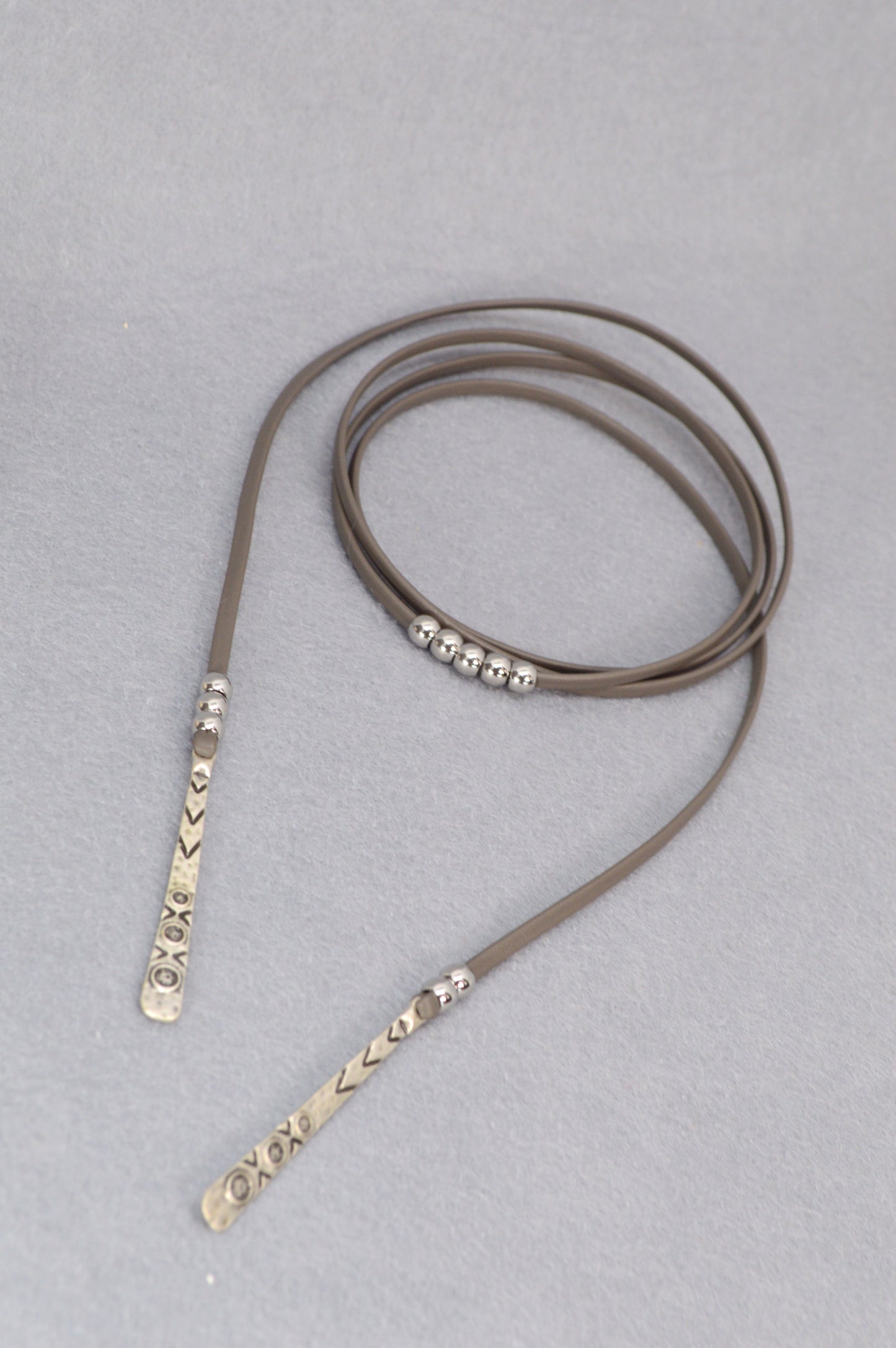 Handmade Leather Wrap Choker Necklace with Metal Bar Ends β Adjustable Boho Festival Jewelry β 3 Colors (Black, Grey, Dark Brown)