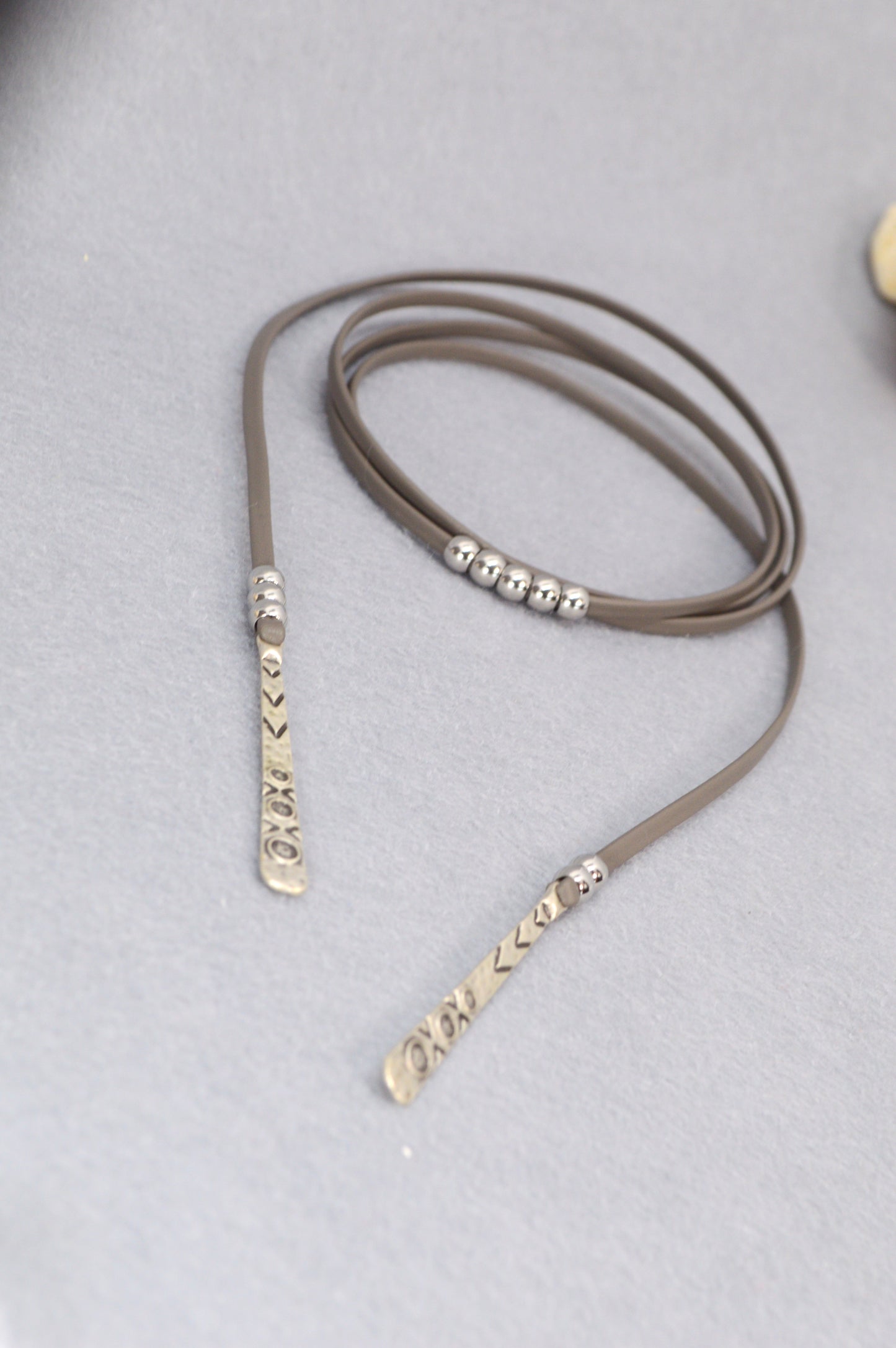 Handmade Leather Wrap Choker Necklace with Metal Bar Ends β Adjustable Boho Festival Jewelry β 3 Colors (Black, Grey, Dark Brown)