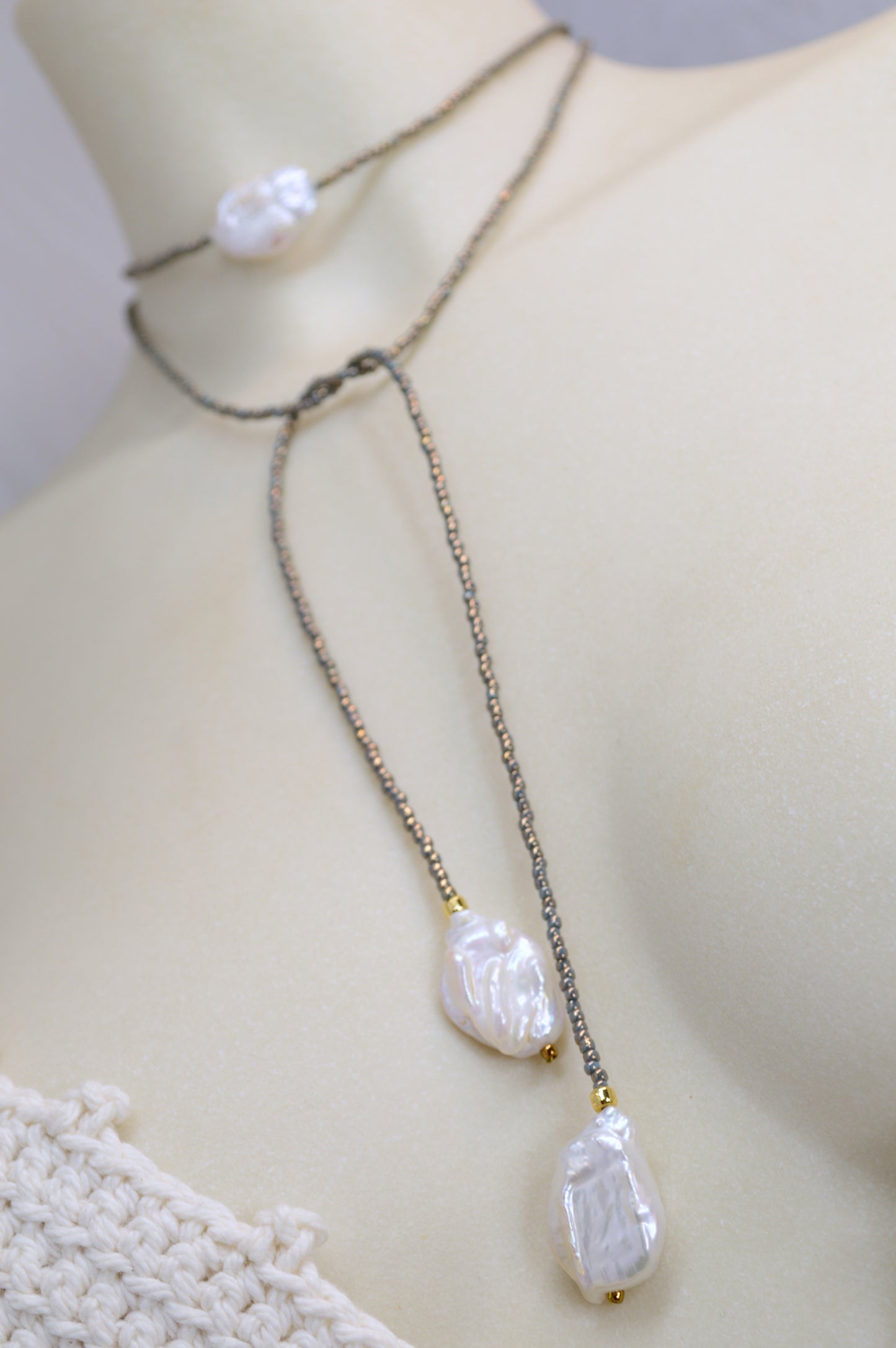Graphite Pearl Collier lariat – Long collier Y en perles