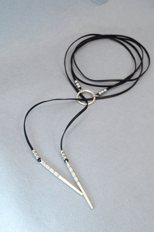 Black Leather Choker Necklace with Silver Ring – Adjustable Wrap, Boho Punk Gothic Minimalist Statement Jewelry, Unisex Trend Fall 2025