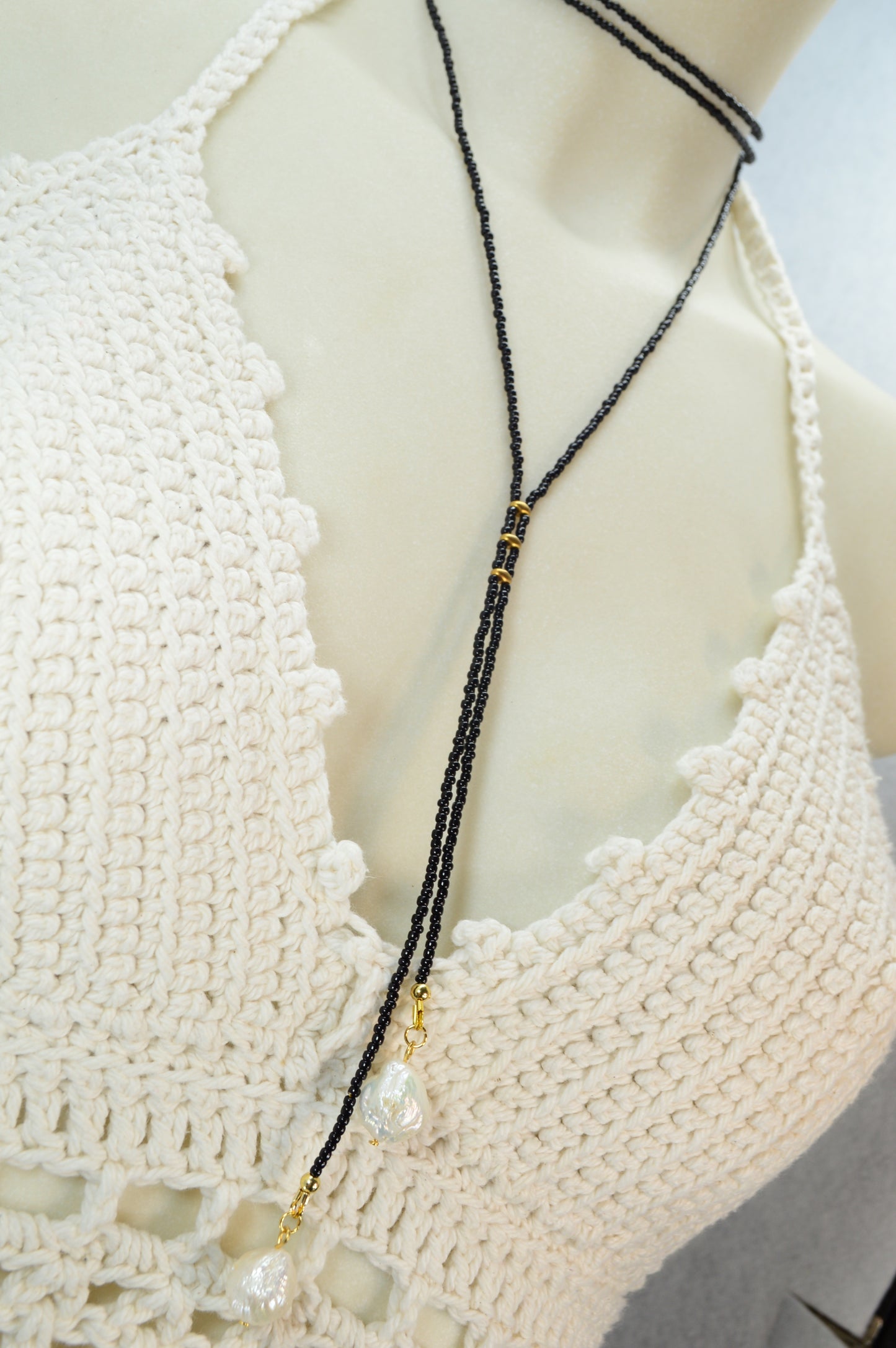 Boho Black Beaded Lariat Necklace – Handmade Wrap Y Necklace with Freshwater Pearls – Elegant Minimalist Jewelry