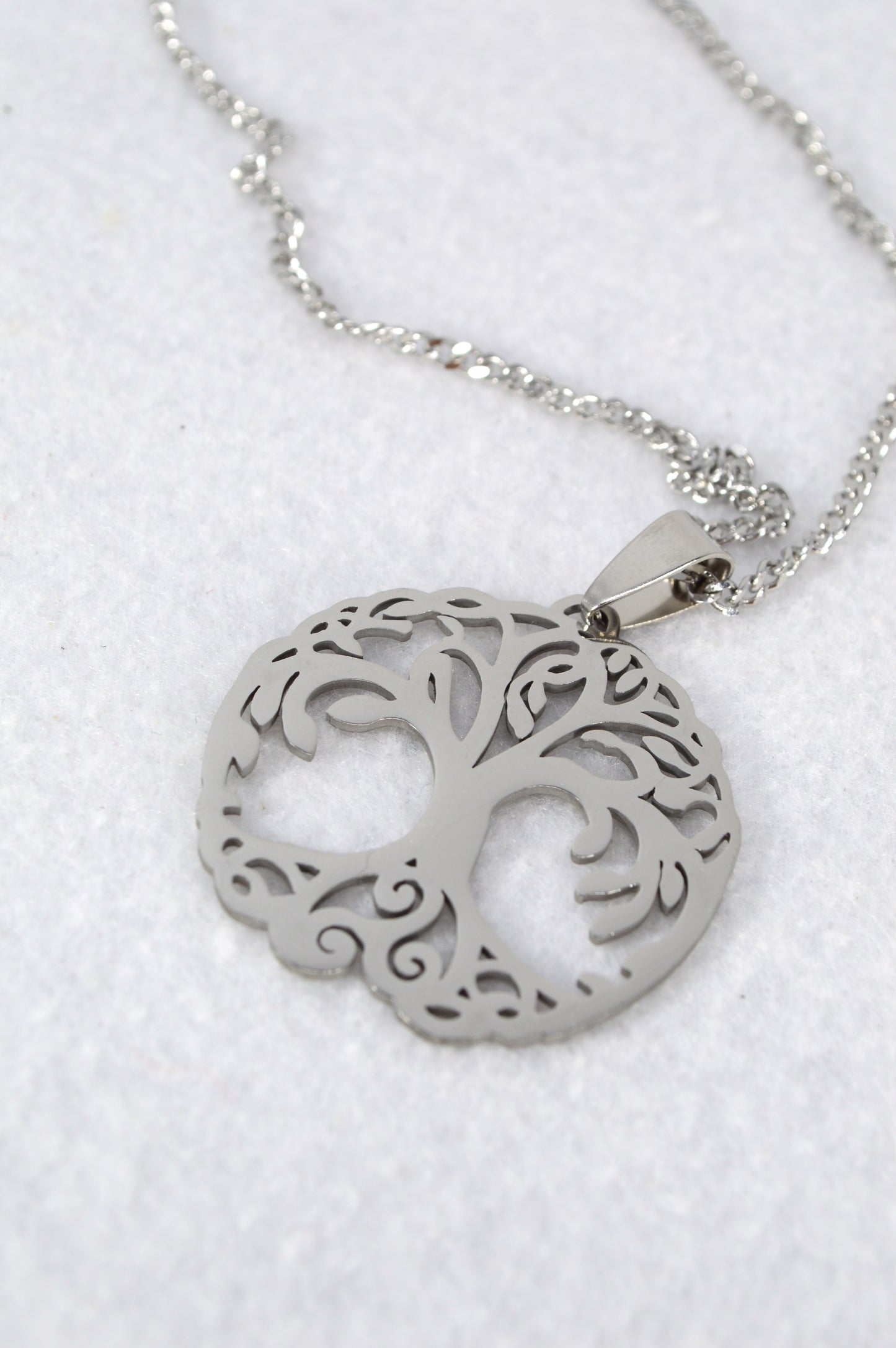 Elegant Tree of Life Pendant Necklace – Stainless Steel Symbol of Growth & Harmony