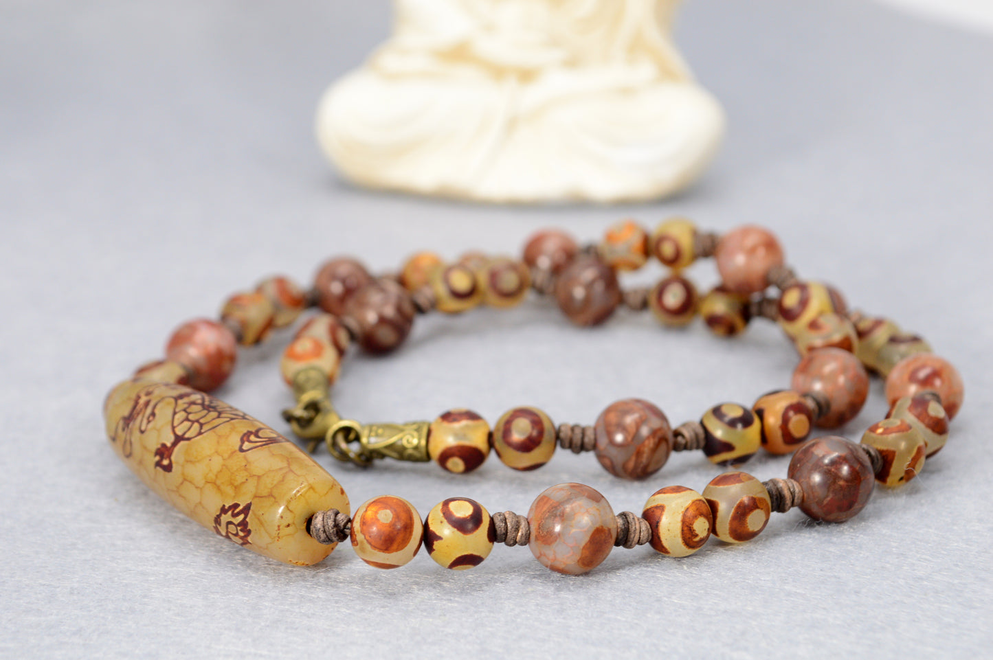 Collar Dzi Dragón – poderosas cuentas de ágata con cordón de cuero | joyería espiritual tibetana