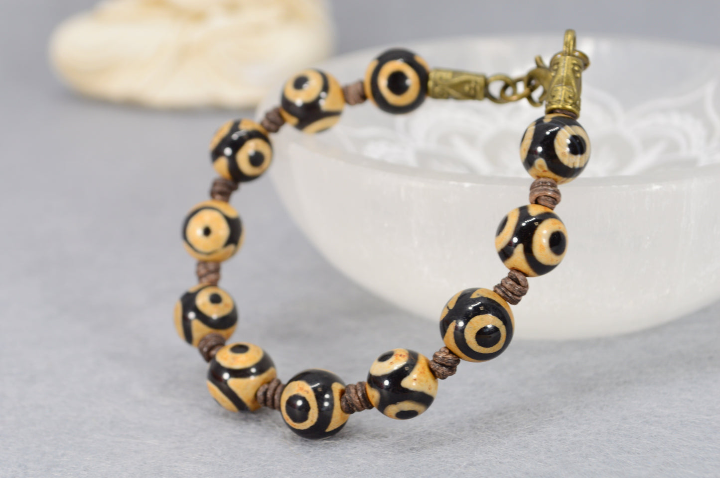 Tibetan Dzi Bead Bracelet – Protective Agate Amulet Jewelry for Men & Women