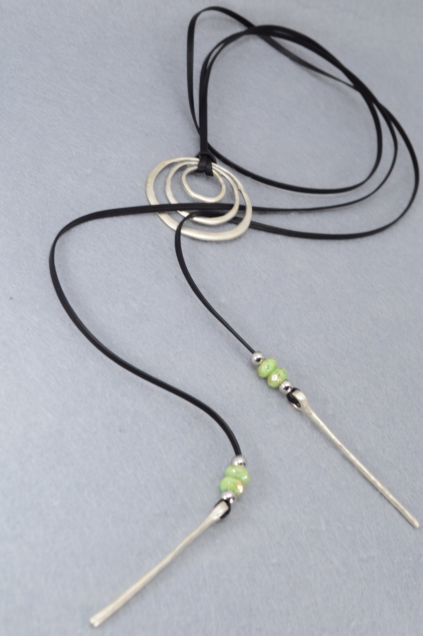 Boho Statement Necklace – Multi Ring Choker with Leather Cord, Silver Layered Circles & Green Beads – Festival Jewelry, Hippie Chic, Gypsy Style