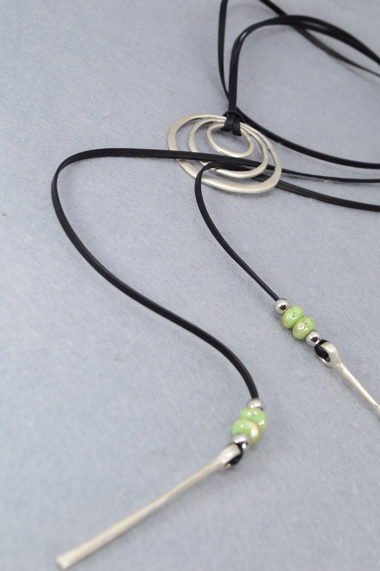 Boho Statement Necklace – Multi Ring Choker with Leather Cord, Silver Layered Circles & Green Beads – Festival Jewelry, Hippie Chic, Gypsy Style