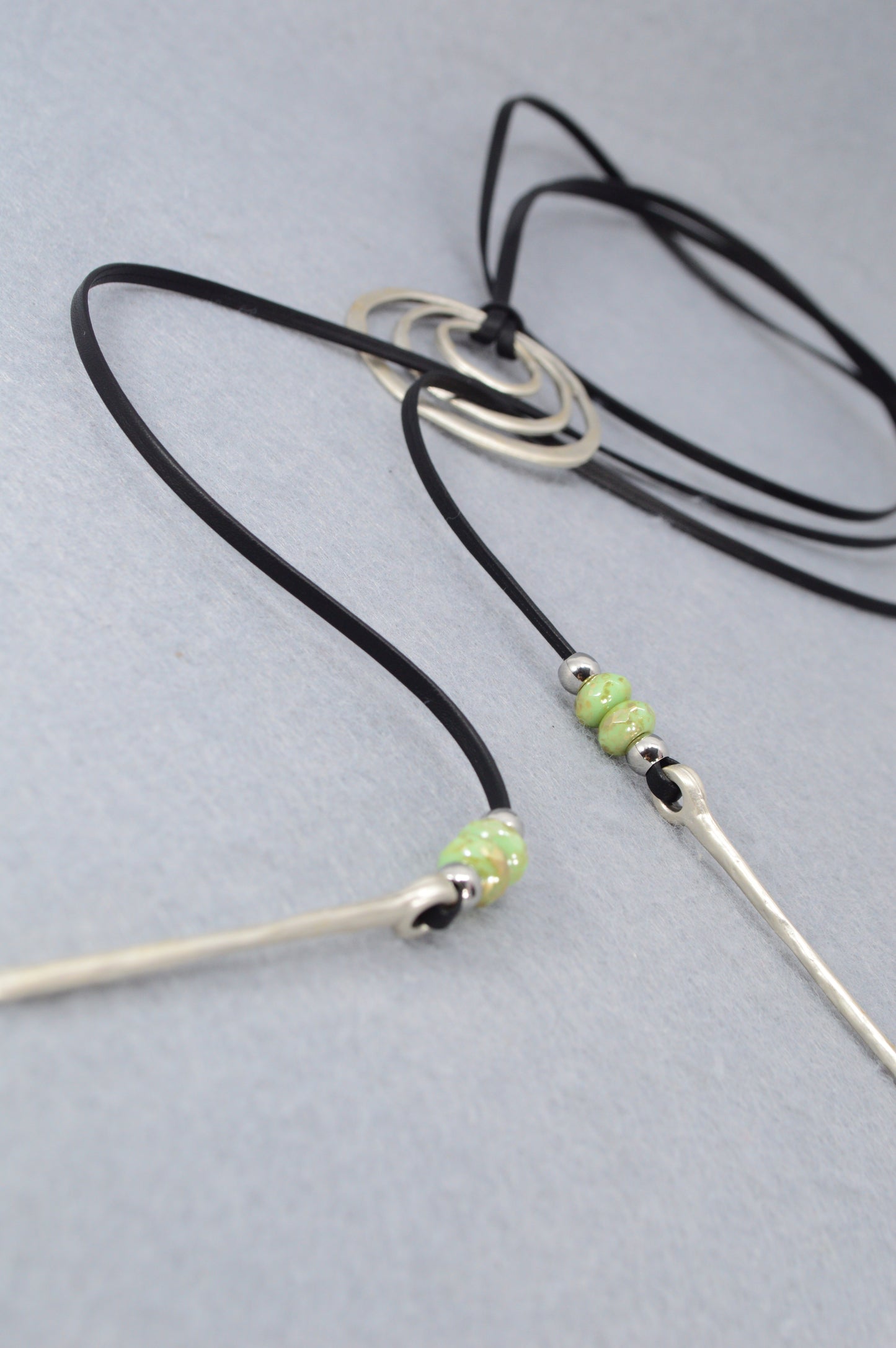 Boho Statement Necklace – Multi Ring Choker with Leather Cord, Silver Layered Circles & Green Beads – Festival Jewelry, Hippie Chic, Gypsy Style
