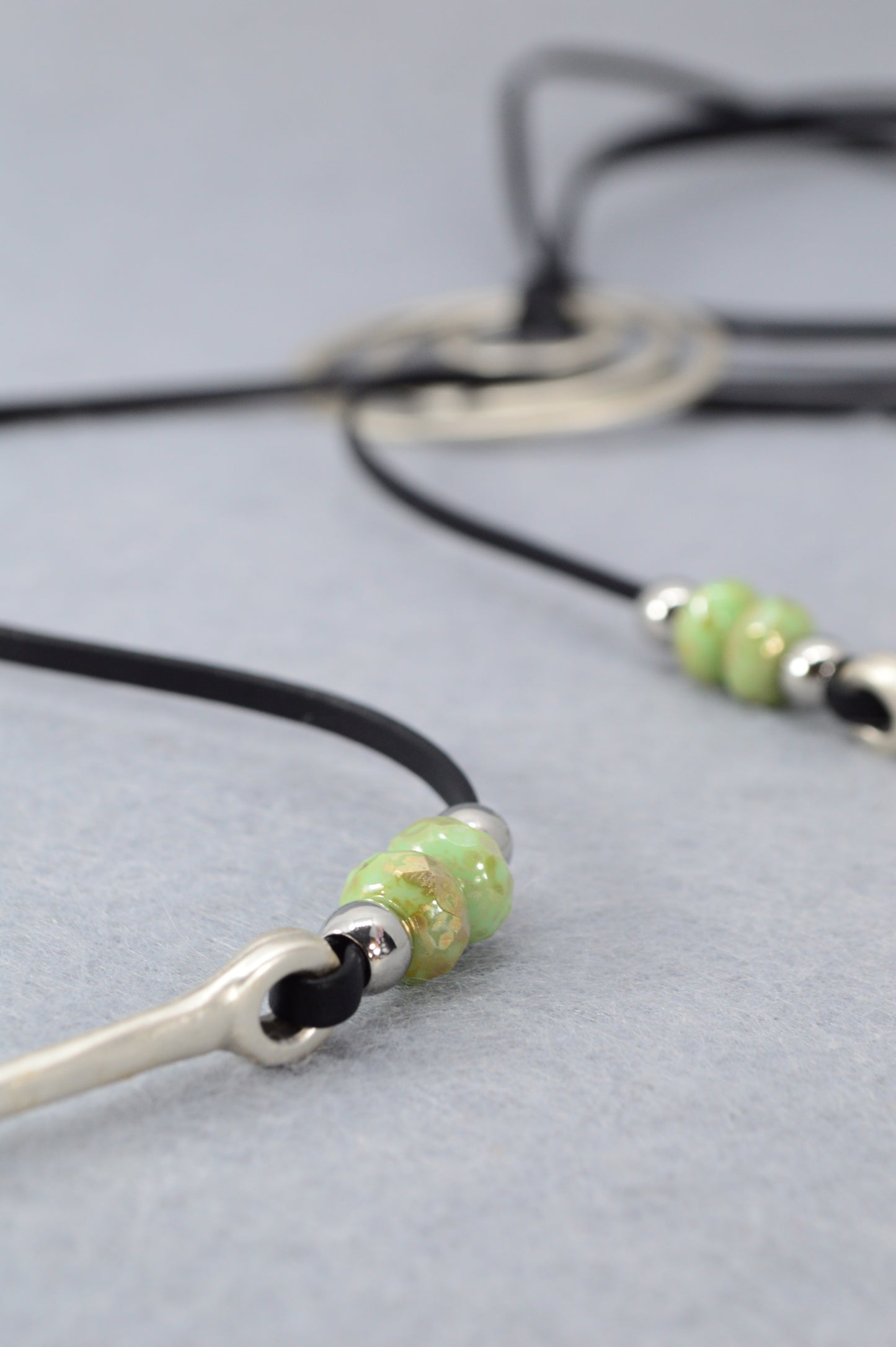 Boho Statement Necklace – Multi Ring Choker with Leather Cord, Silver Layered Circles & Green Beads – Festival Jewelry, Hippie Chic, Gypsy Style