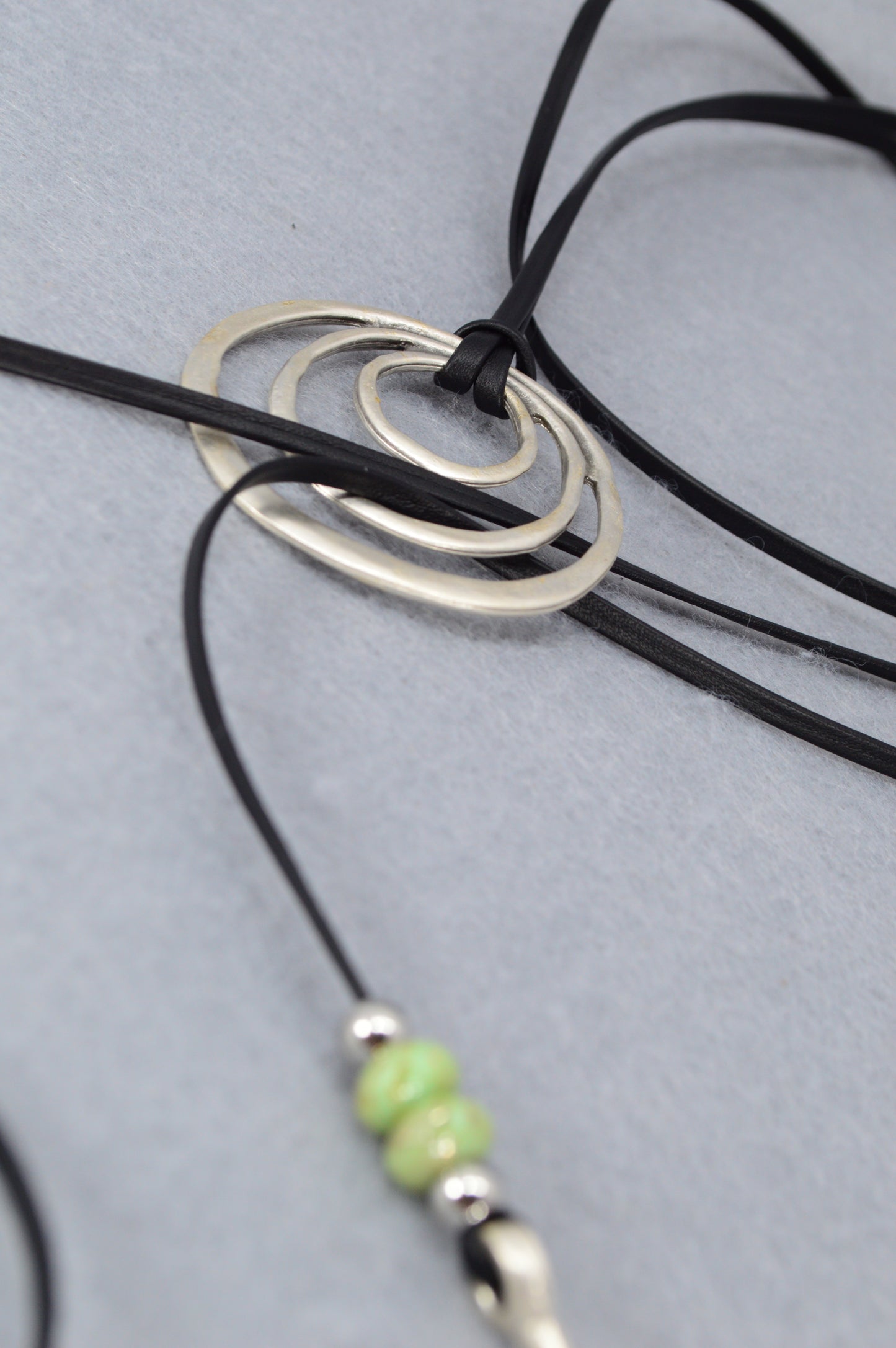 Boho Statement Necklace – Multi Ring Choker with Leather Cord, Silver Layered Circles & Green Beads – Festival Jewelry, Hippie Chic, Gypsy Style