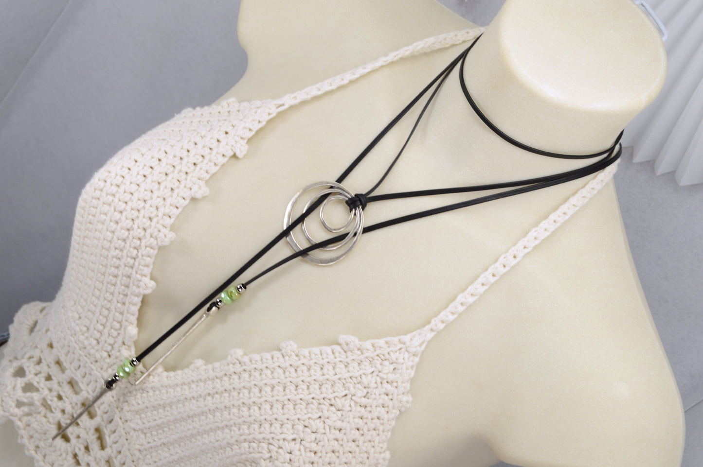 Boho Statement Necklace – Multi Ring Choker with Leather Cord, Silver Layered Circles & Green Beads – Festival Jewelry, Hippie Chic, Gypsy Style