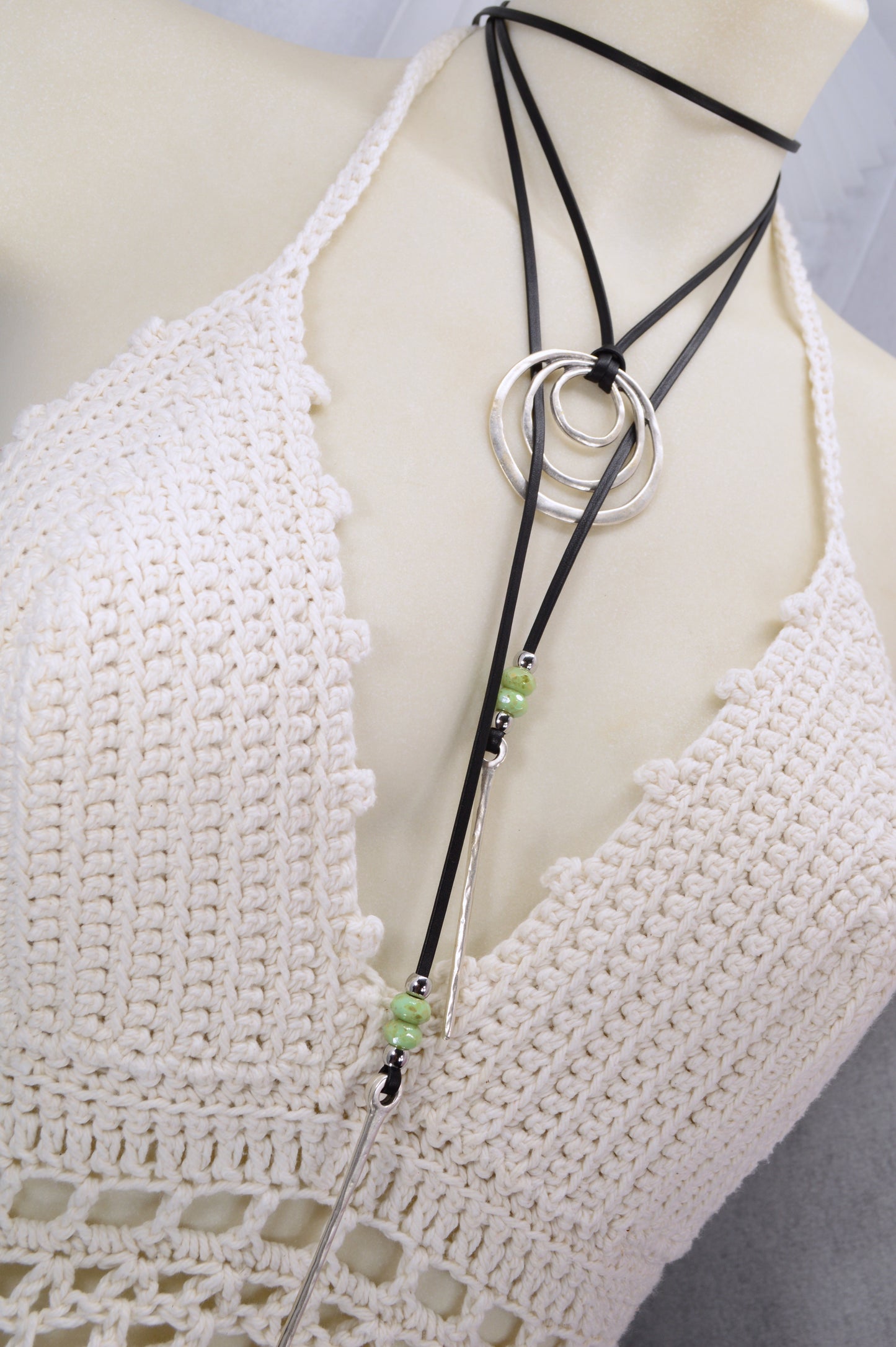 Boho Statement Necklace – Multi Ring Choker with Leather Cord, Silver Layered Circles & Green Beads – Festival Jewelry, Hippie Chic, Gypsy Style