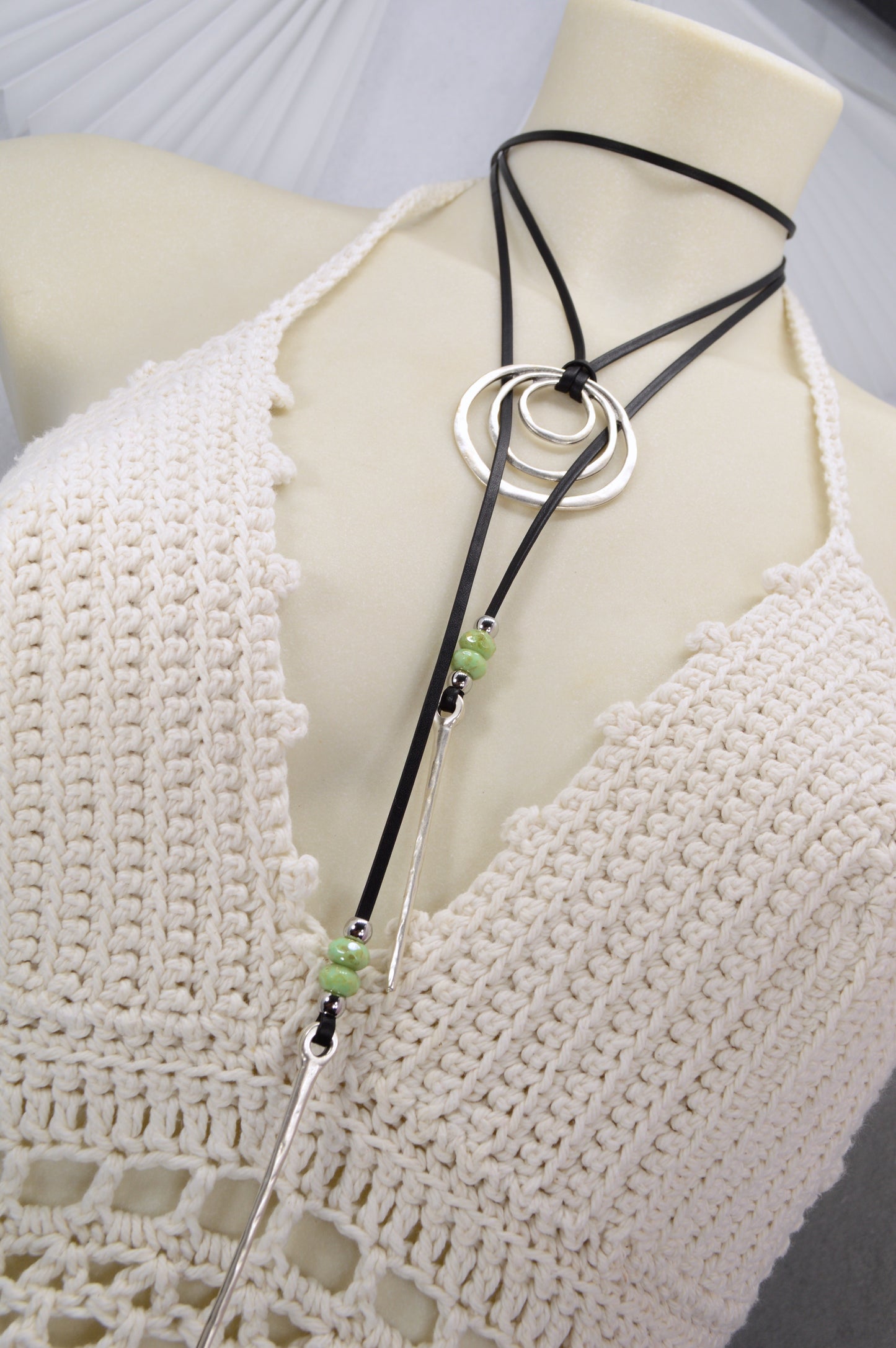 Boho Statement Necklace – Multi Ring Choker with Leather Cord, Silver Layered Circles & Green Beads – Festival Jewelry, Hippie Chic, Gypsy Style