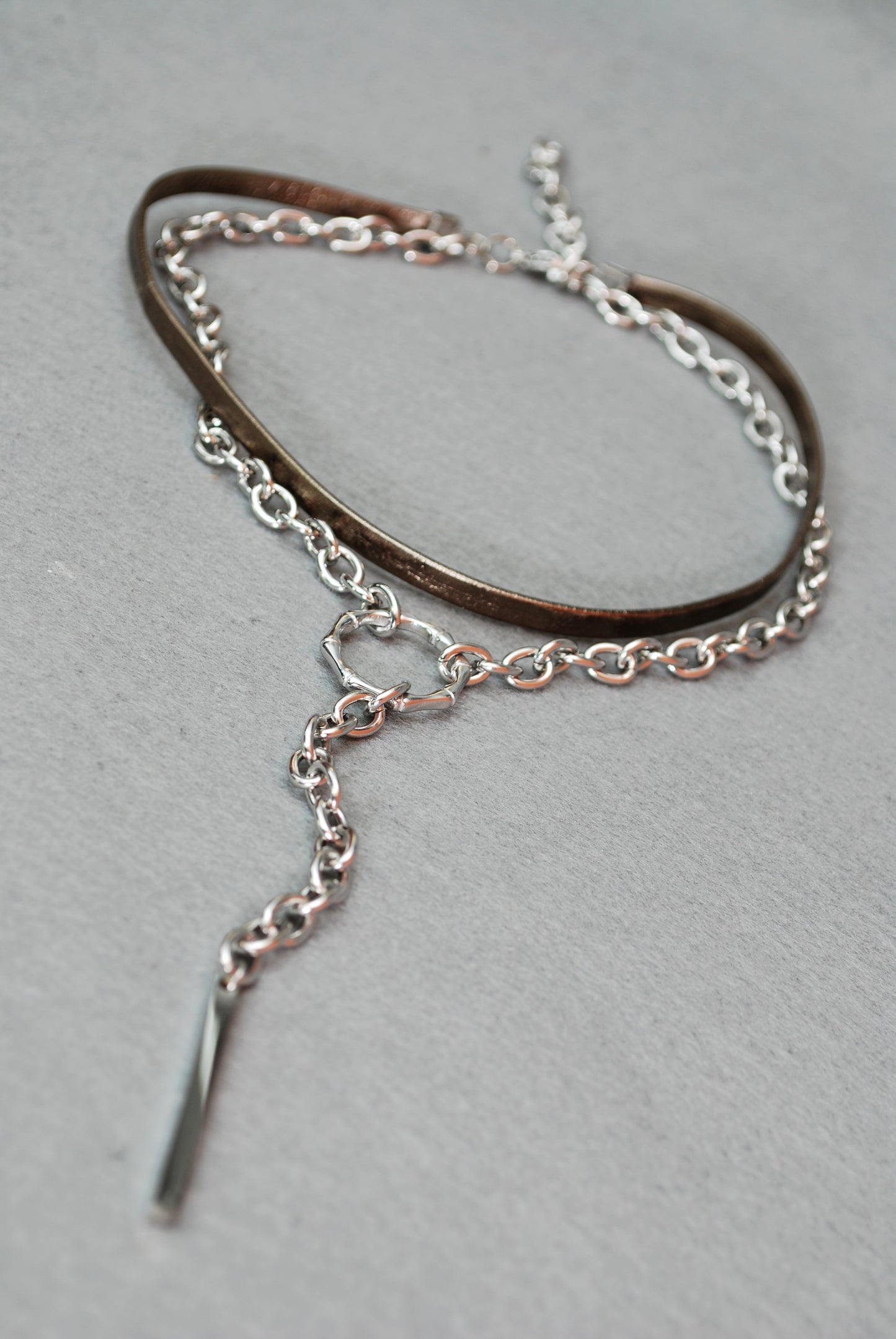 Choker de cadenas en capas con colgante colgante