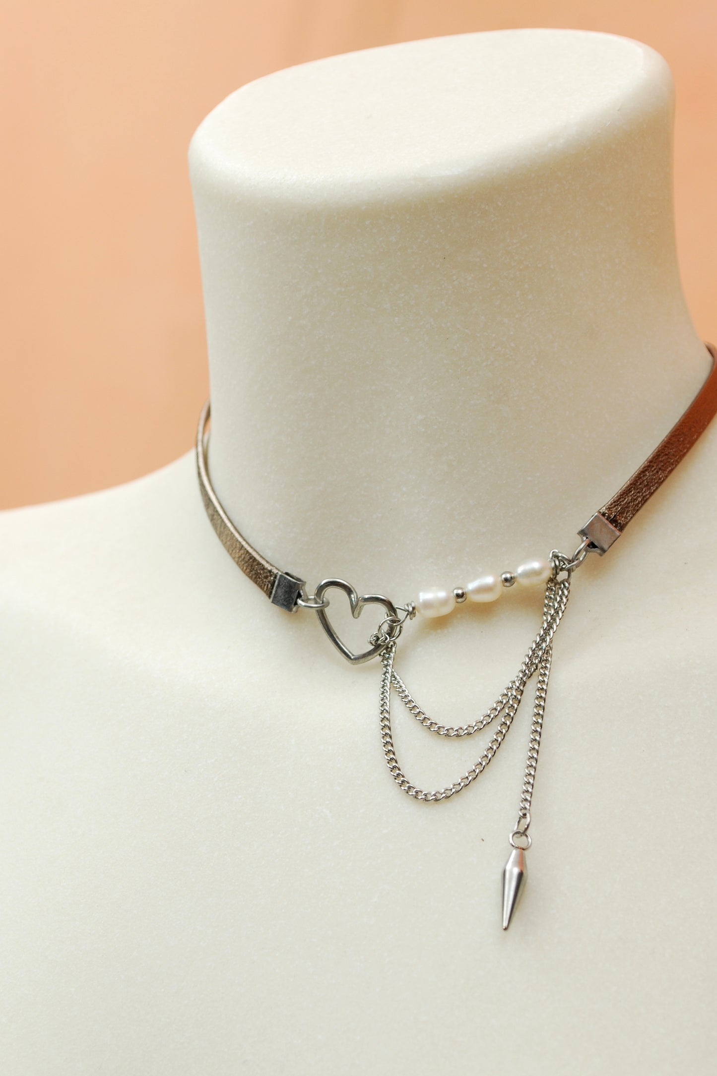 Choker de cuero con detalle de perla