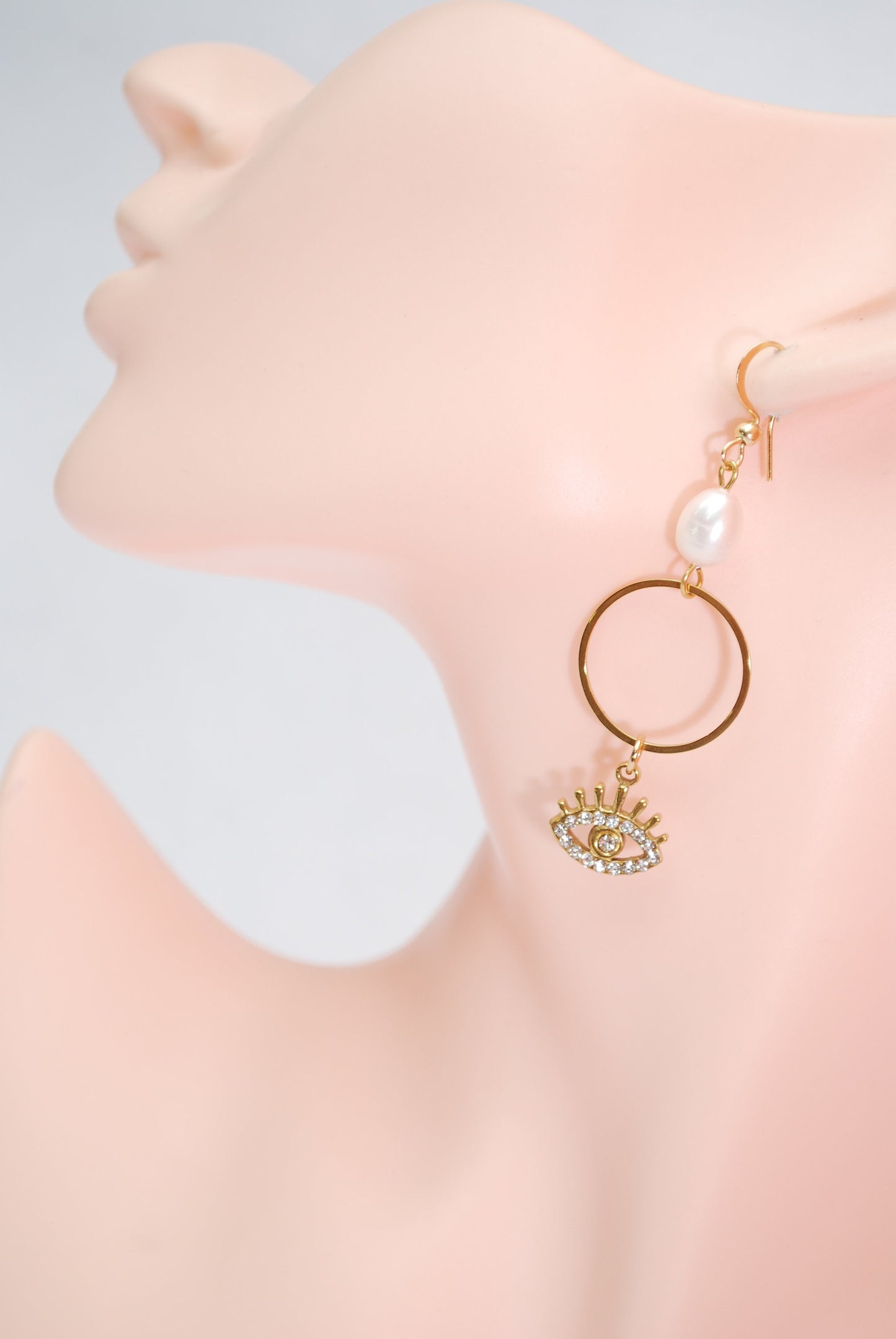 Stainless Steel Earrings with River Pearl Bead and Eye-Shaped Pendant: Fashion Accessories for Boho-Chic style