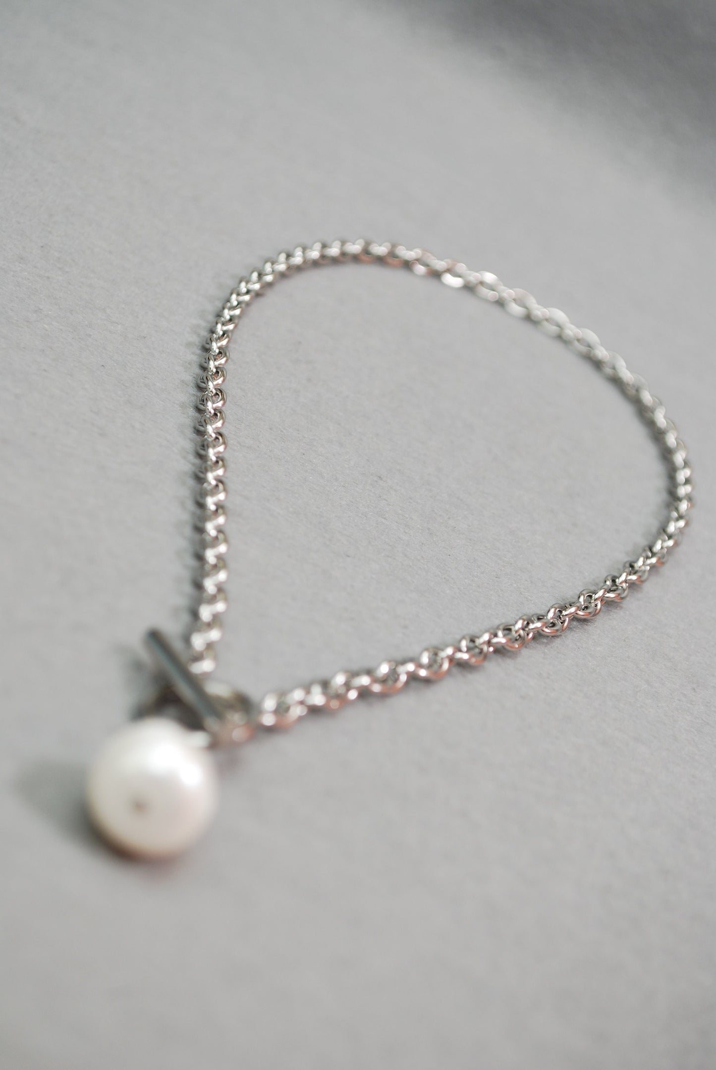 Toggle Stainless Steel Chunky Pearl Bead Pendant Necklace / Choker. Estibela design.