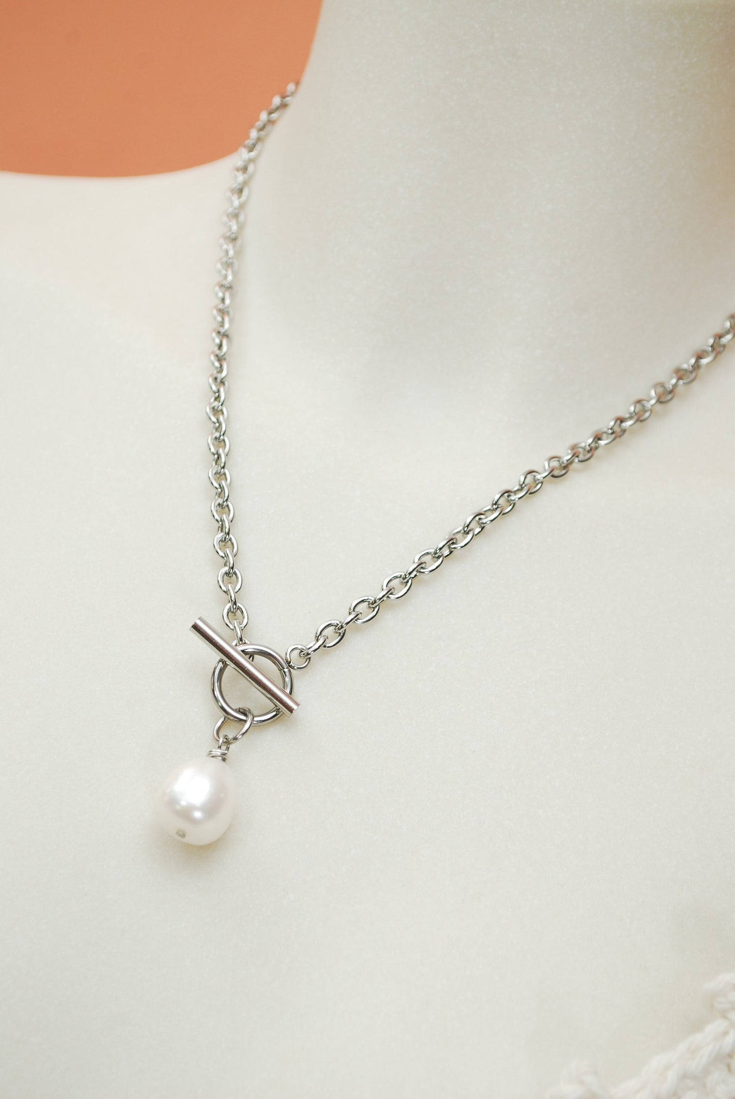 Toggle Stainless Steel Chunky Pearl Bead Pendant Necklace / Choker. Estibela design.