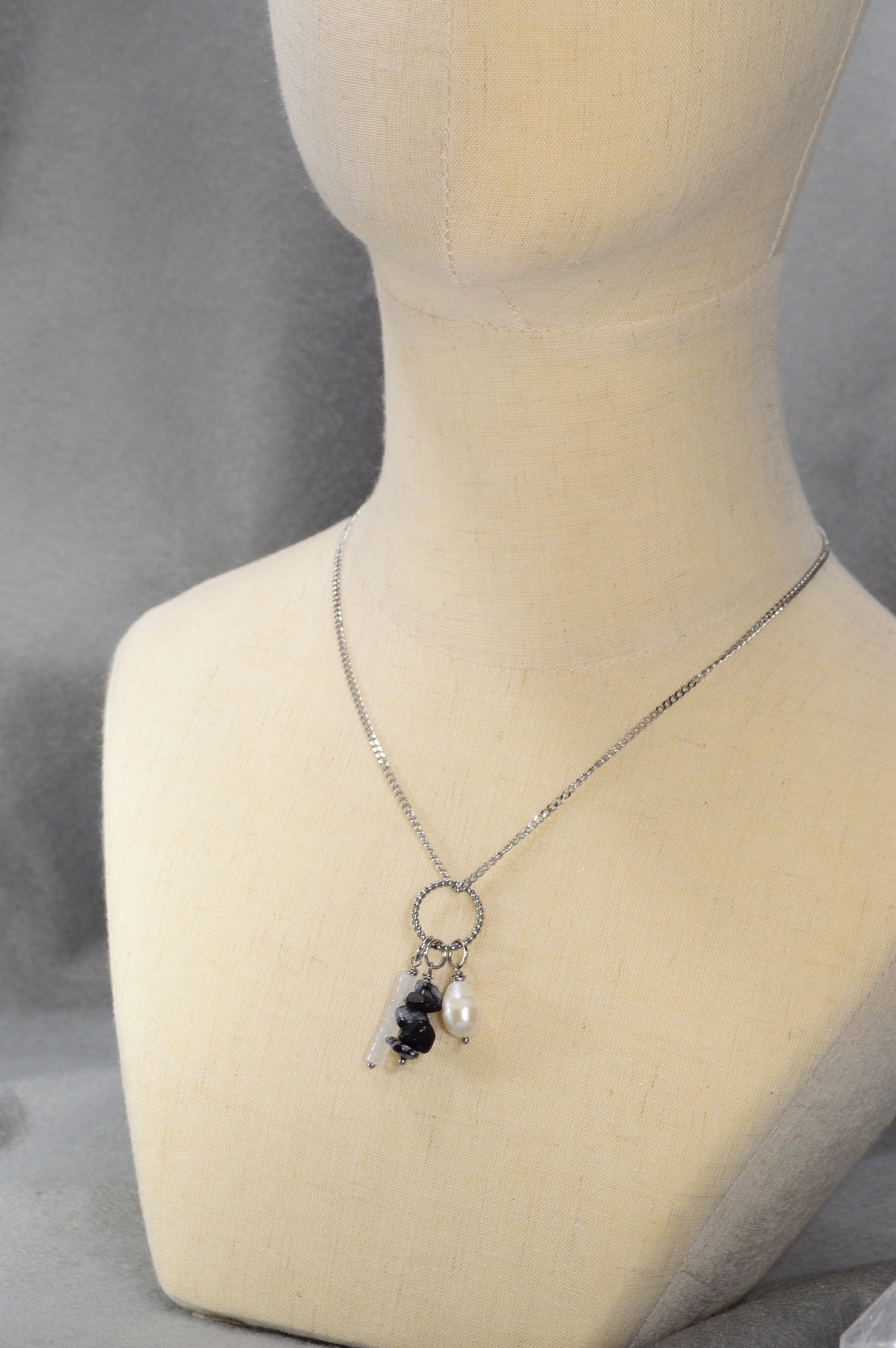 Baroque pearl and quartz ring pendant jewelry set. Artisan-designed chain necklace. Boho-chic necklace with matching earrings set