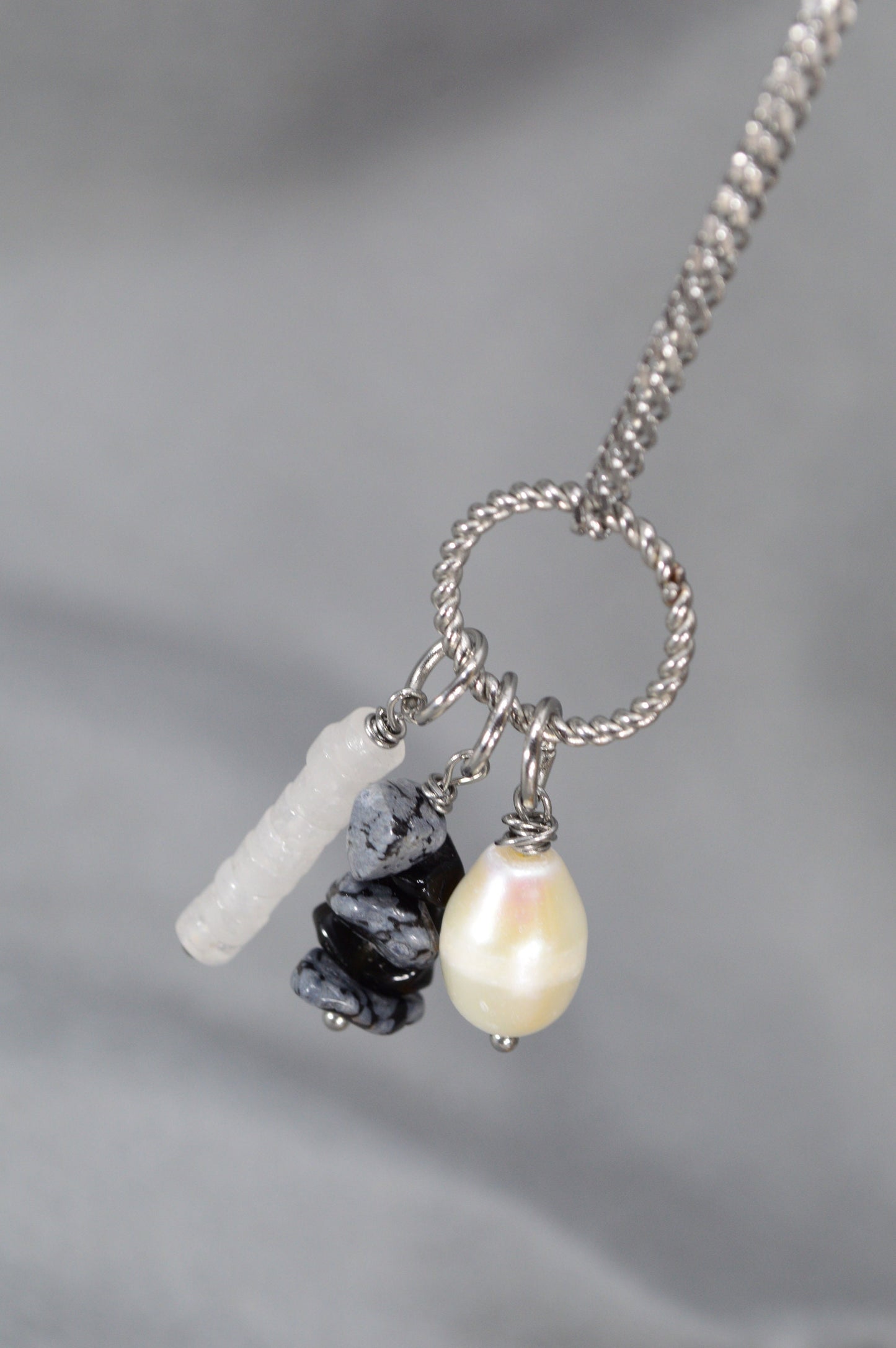Baroque pearl and quartz ring pendant jewelry set. Artisan-designed chain necklace. Boho-chic necklace with matching earrings set