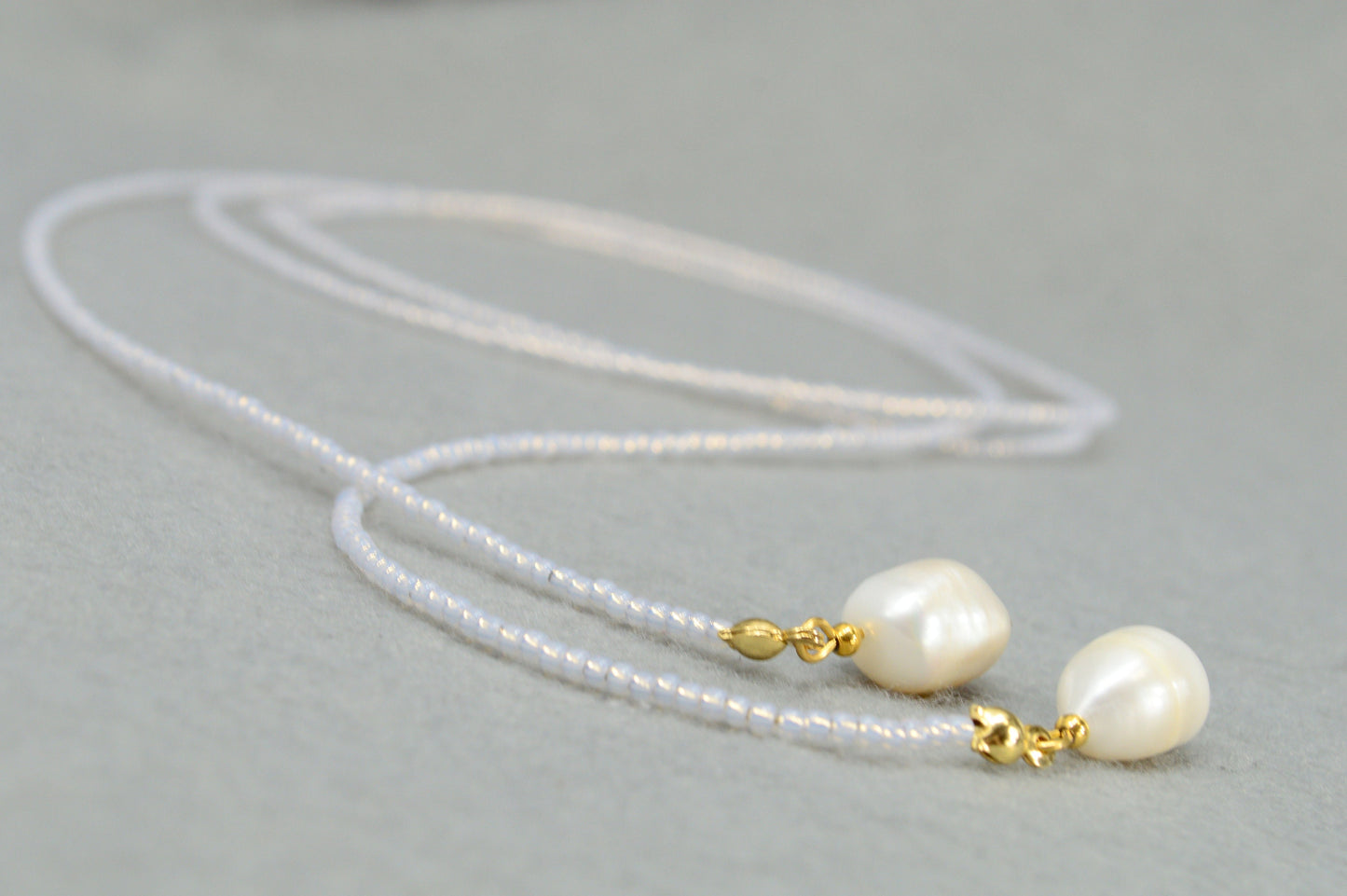 NEW *** Bold seed bead Y necklace featuring freshwater pearls. Chic wrap-around style. Eye-catching beaded choker. About 120cm - 47".