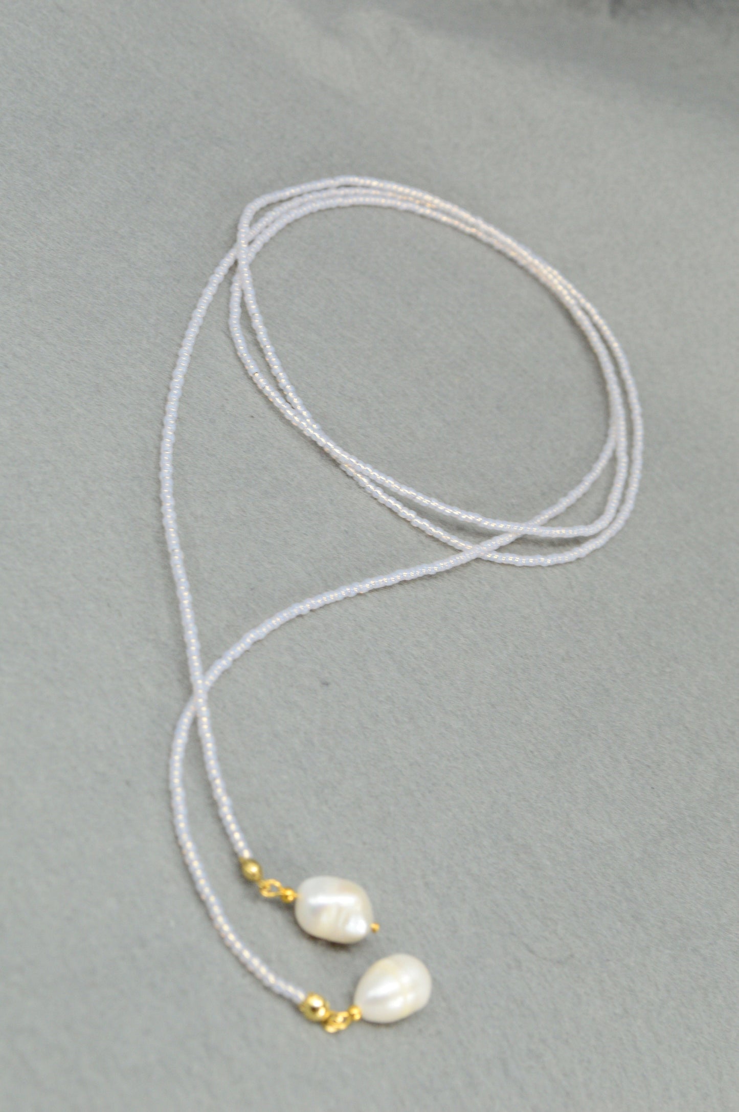 NEW *** Bold seed bead Y necklace featuring freshwater pearls. Chic wrap-around style. Eye-catching beaded choker. About 120cm - 47".