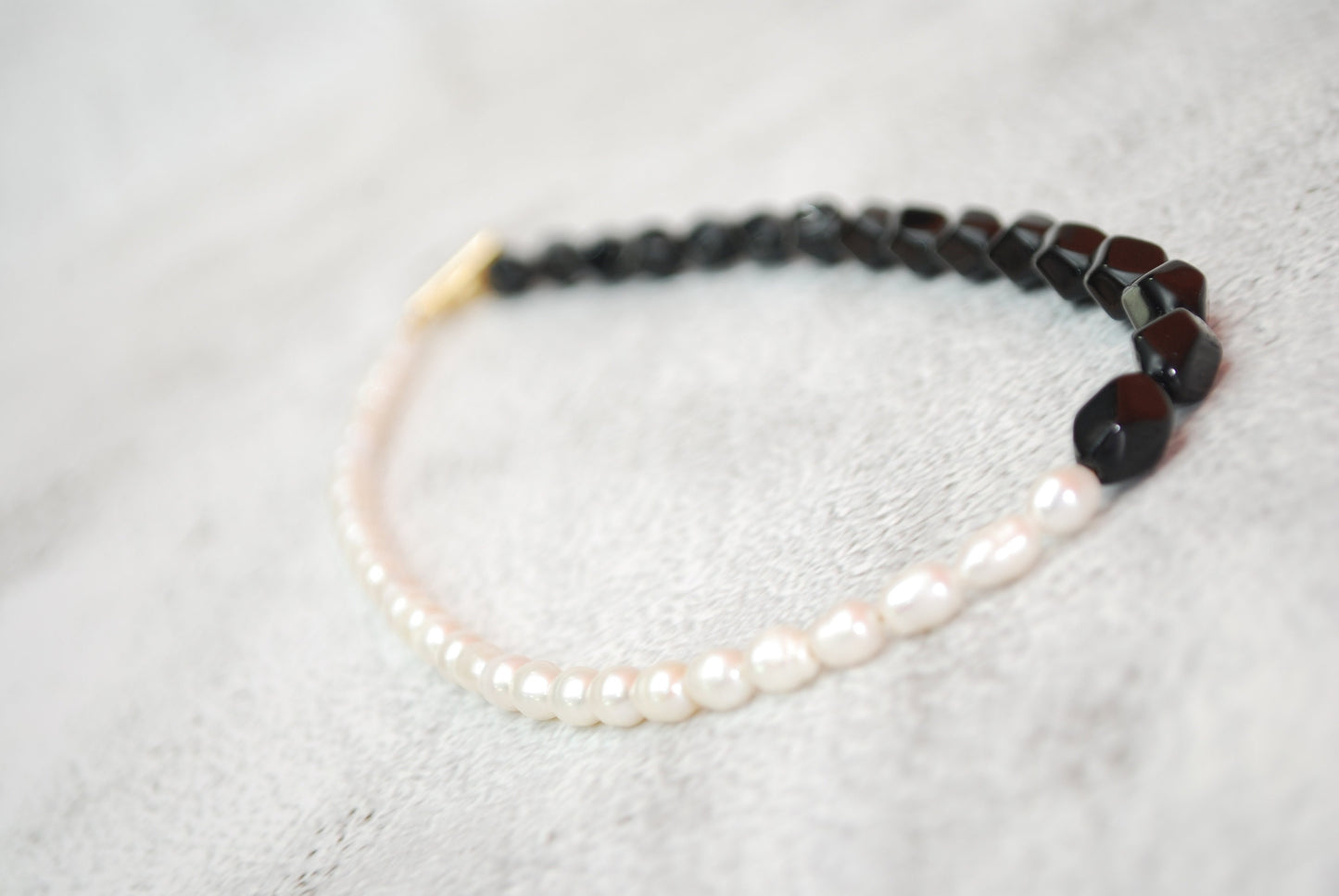 Back and white necklace, half freshwater pearl & half black glass beads choker necklace, classic style 42cm 17"
