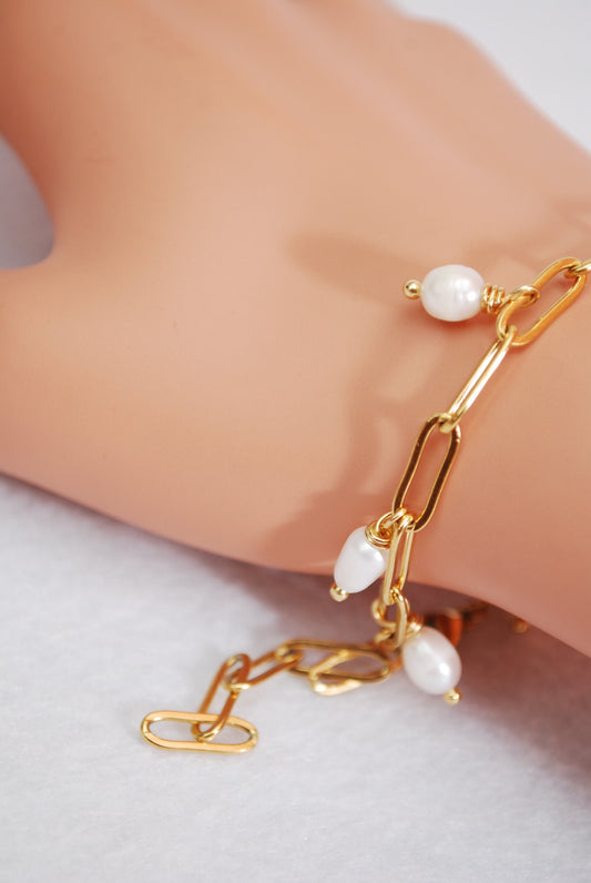 Freashpearl gold chain bracelet,  handmade bracelet, gift for woman, wedding bride braelet, boho outfit