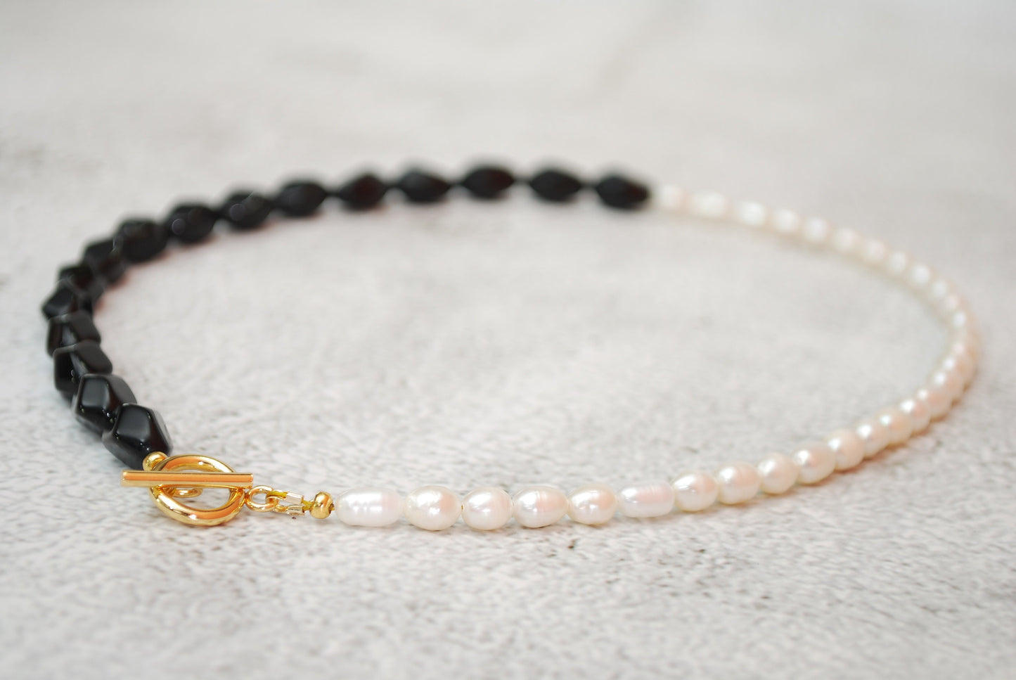 Back and white necklace, half freshwater pearl & half black glass beads choker necklace, classic style 42cm 17"