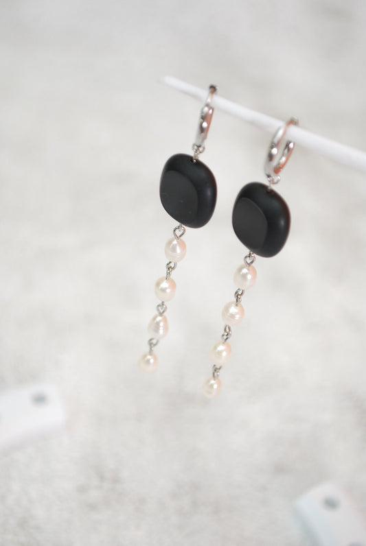Long cascade freshwater perls beaded earrings, boho rectangle black earring