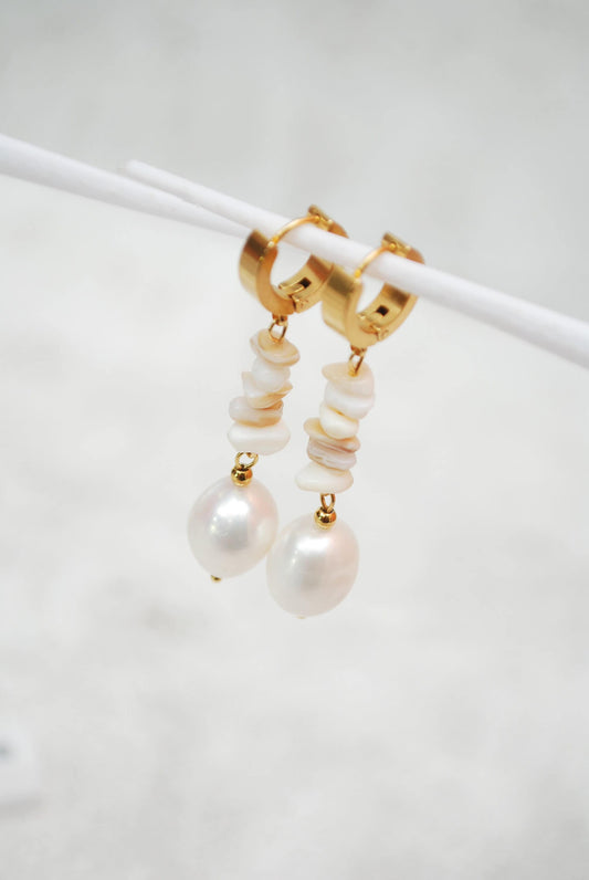 Big freshwater pearl earrings, coral leverback earrings, gold palet earrings, estibela, 5.5cm 2.1"