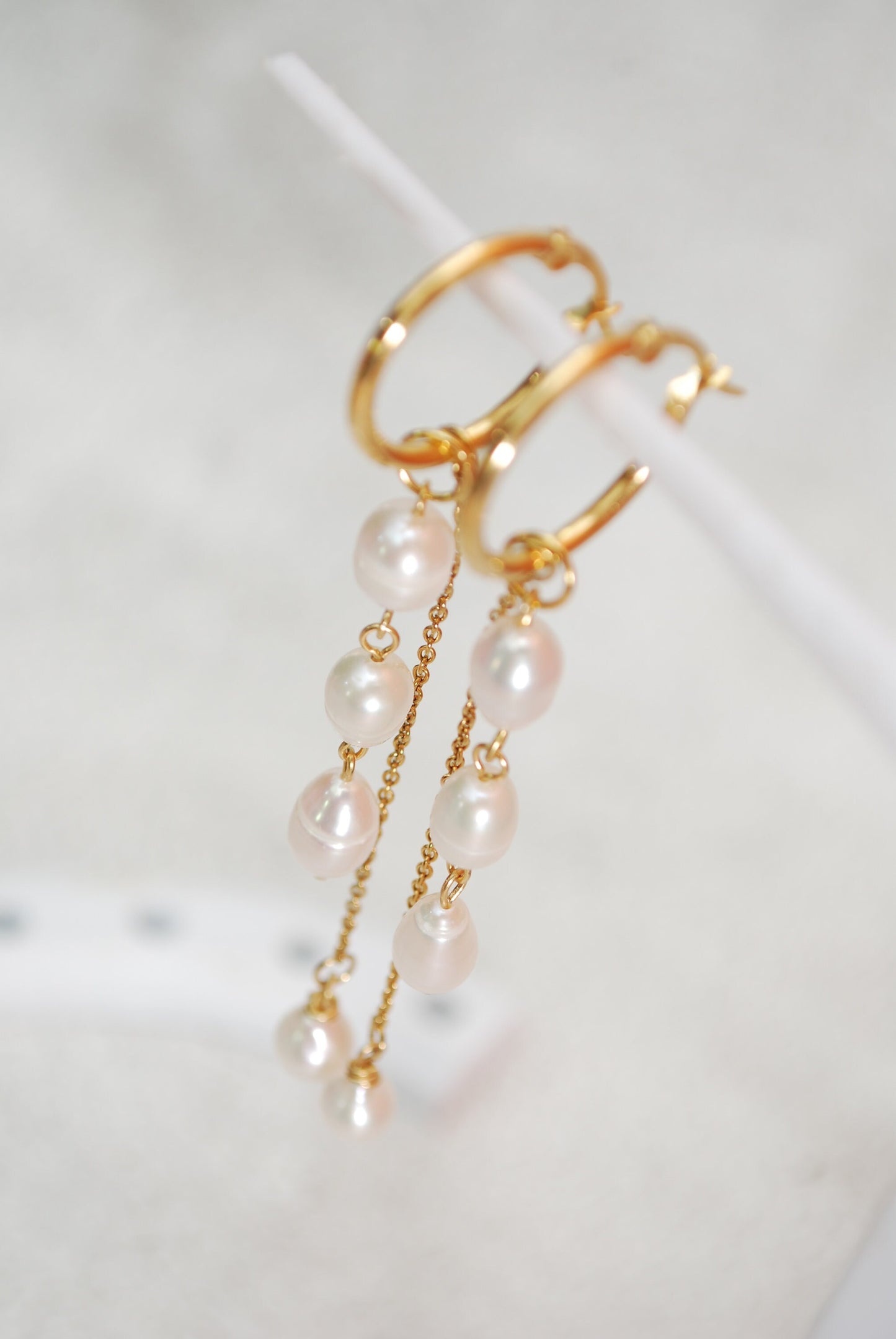 Long cascahe pearl earrings, gold plated stainless steel hoop chain earrings, wedding bride , 9.5cm