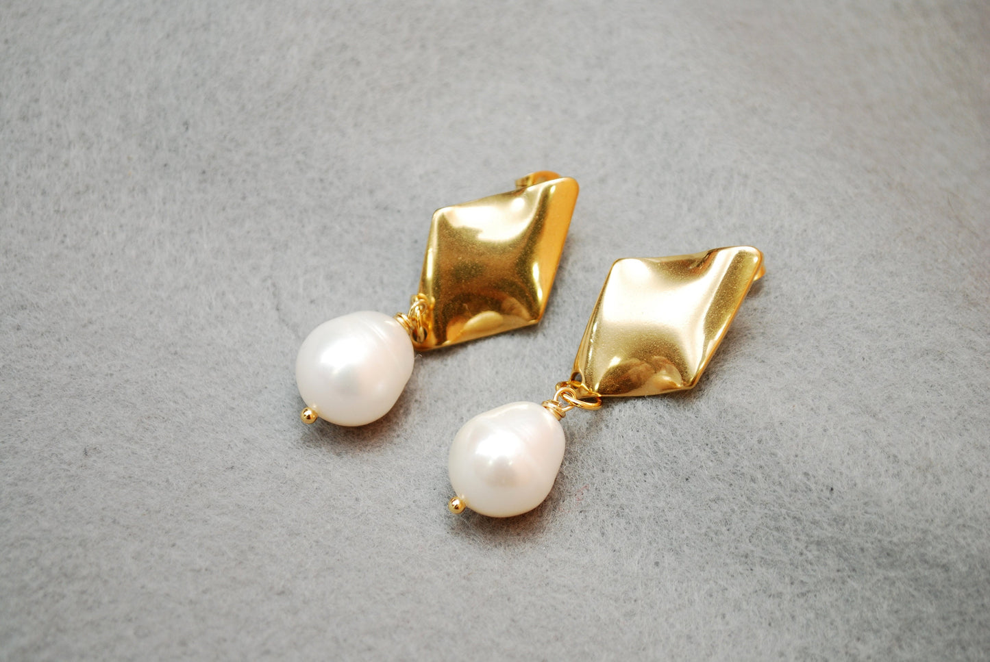 Chunky gold stainless steel earrings, Statement earrings with rhombus clasps", freshwater pearl earrings, Estibela design. 5cm - 2"
