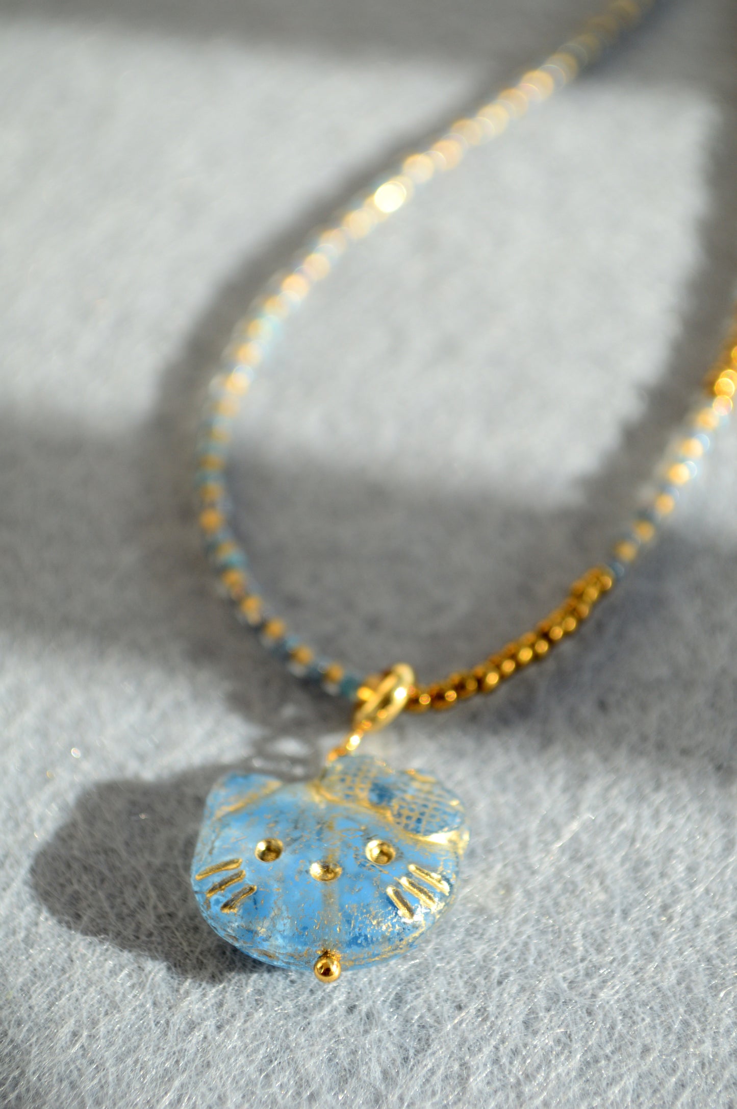 Collier avec pendentif chat – Choker en perles en 3 couleurs
