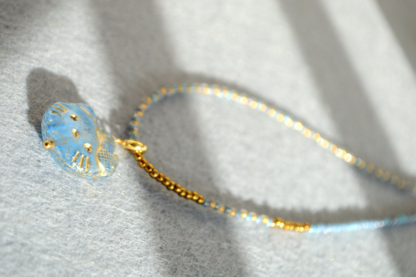 Collier avec pendentif chat – Choker en perles en 3 couleurs
