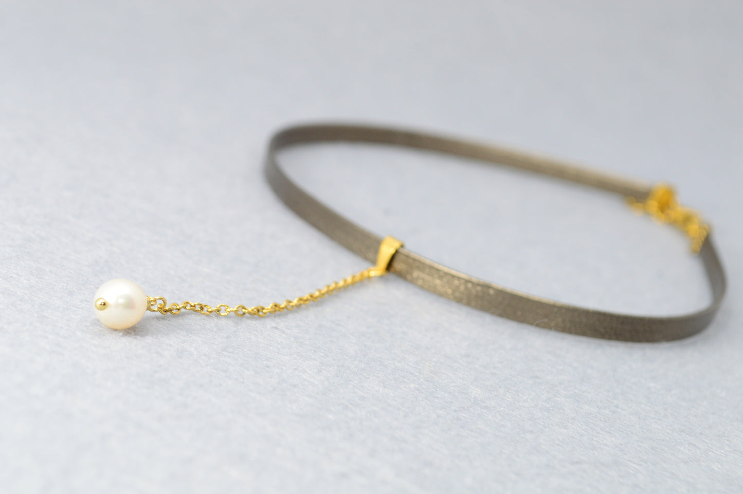 Gold Chain Pearl Drop Choker – Leather Band Necklace | Modern Minimalist Y Choker | Statement Jewelry for Women