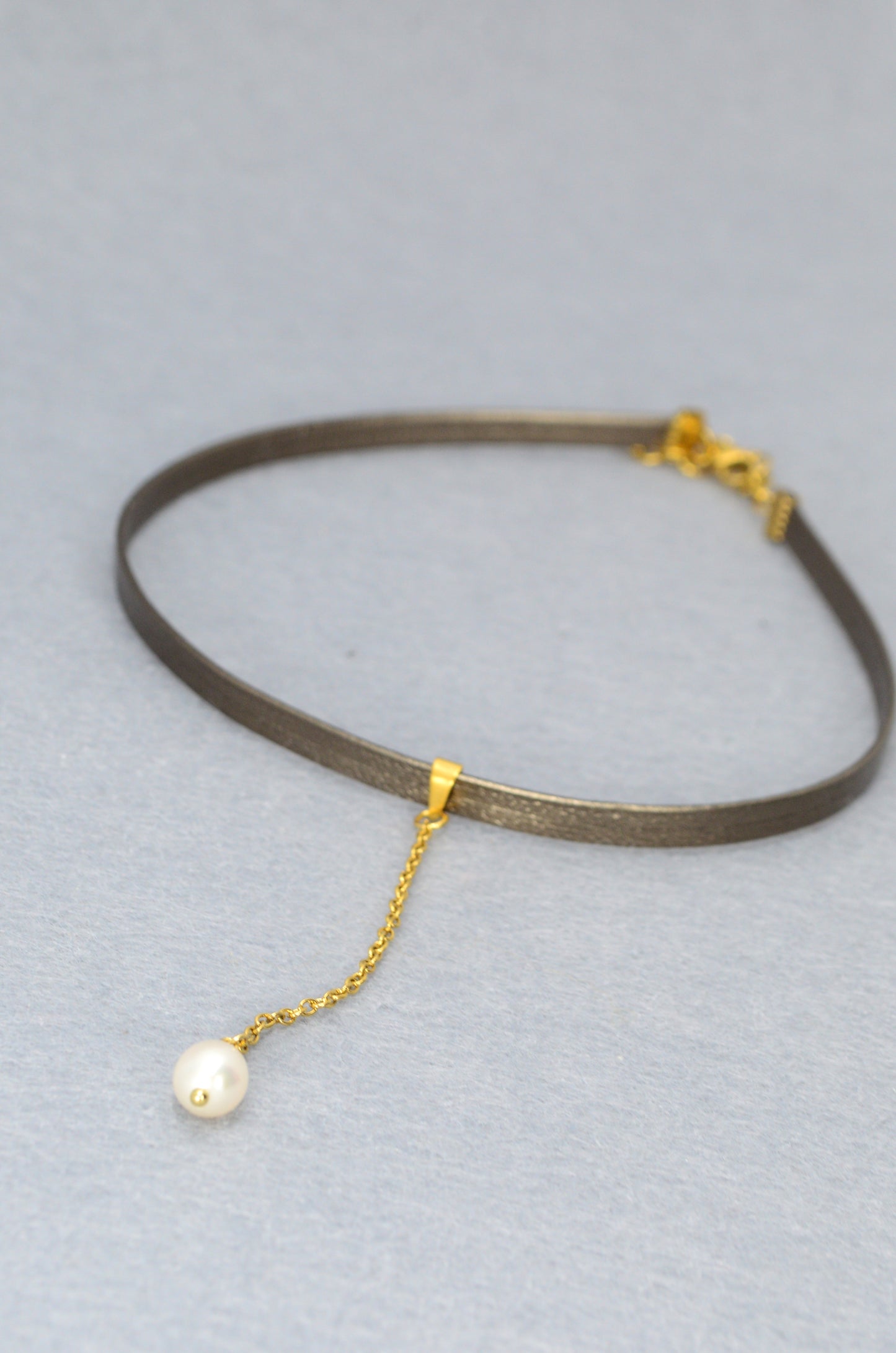 Gold Chain Pearl Drop Choker – Leather Band Necklace | Modern Minimalist Y Choker | Statement Jewelry for Women