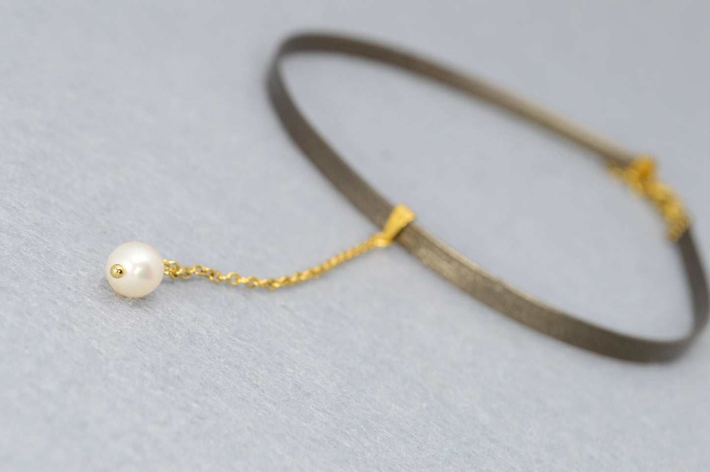 Gold Chain Pearl Drop Choker – Leather Band Necklace | Modern Minimalist Y Choker | Statement Jewelry for Women