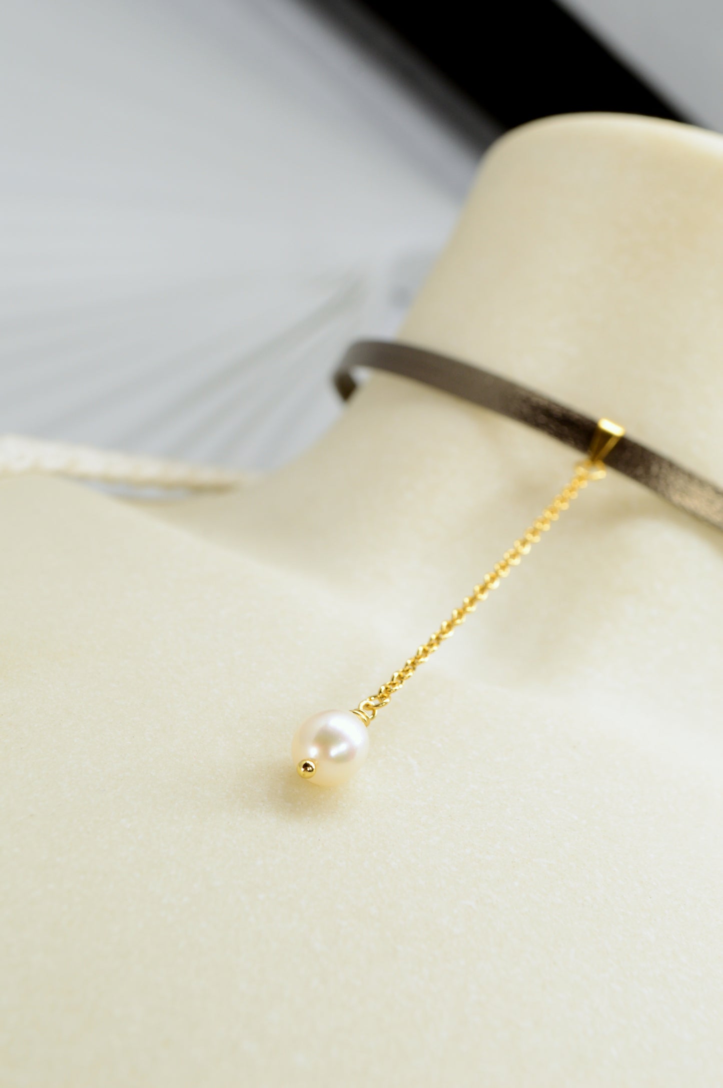 Gold Chain Pearl Drop Choker – Leather Band Necklace | Modern Minimalist Y Choker | Statement Jewelry for Women