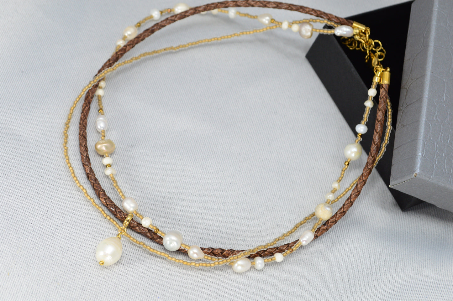 Layered Leather & Pearl Choker – Boho Multi-Strand Necklace with Freshwater Pearls