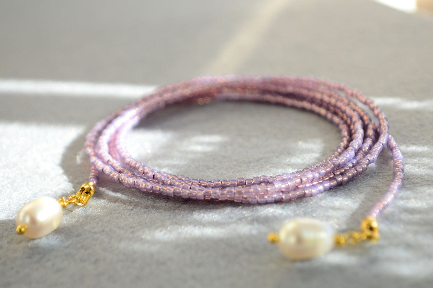 Collares lariat boho de cuentas coloridas – collar en Y envolvente hecho a mano con perlas de agua dulce – azul, lavanda, morado, rojo ladrillo, coral
