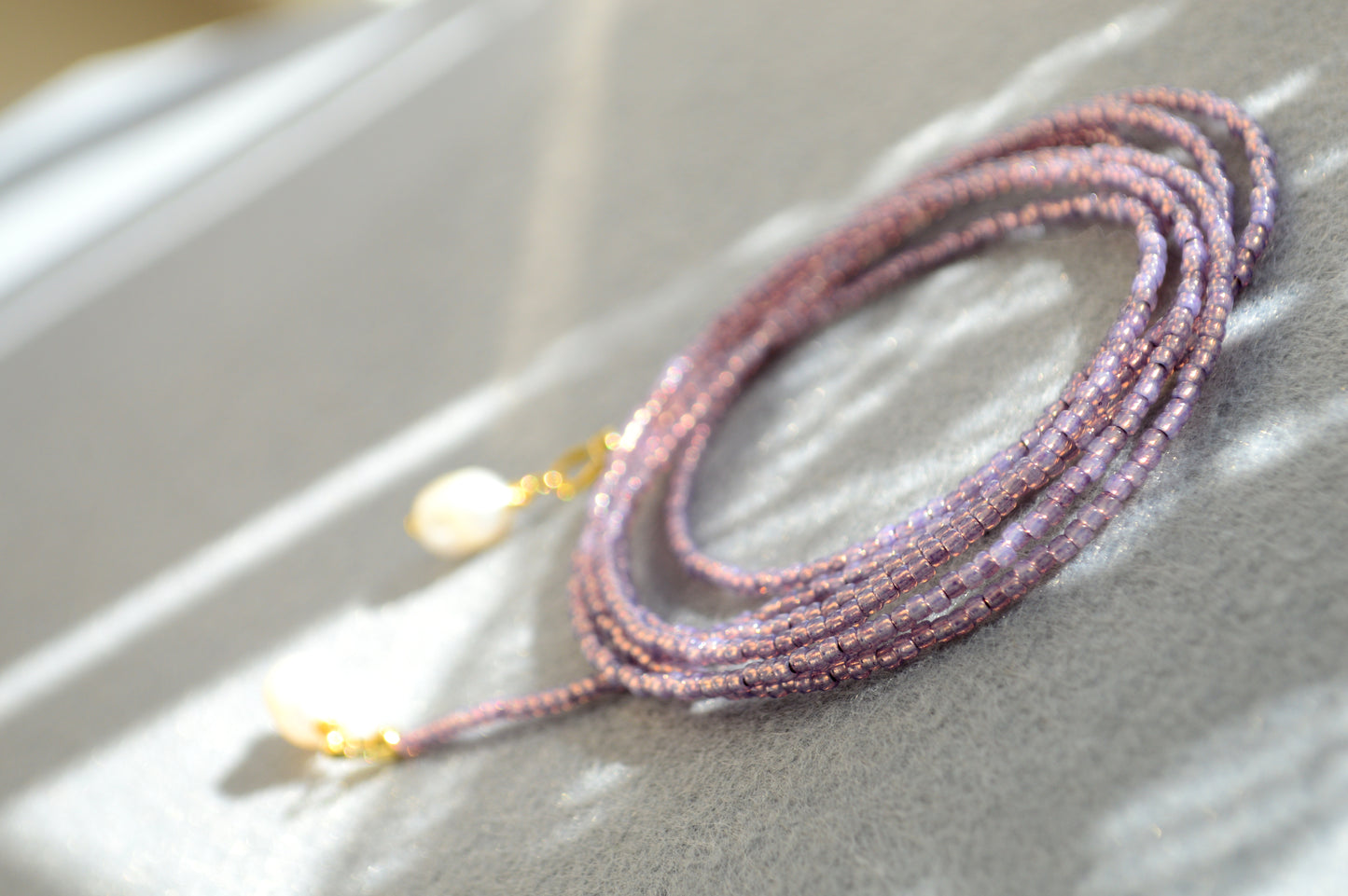 Collares lariat boho de cuentas coloridas – collar en Y envolvente hecho a mano con perlas de agua dulce – azul, lavanda, morado, rojo ladrillo, coral
