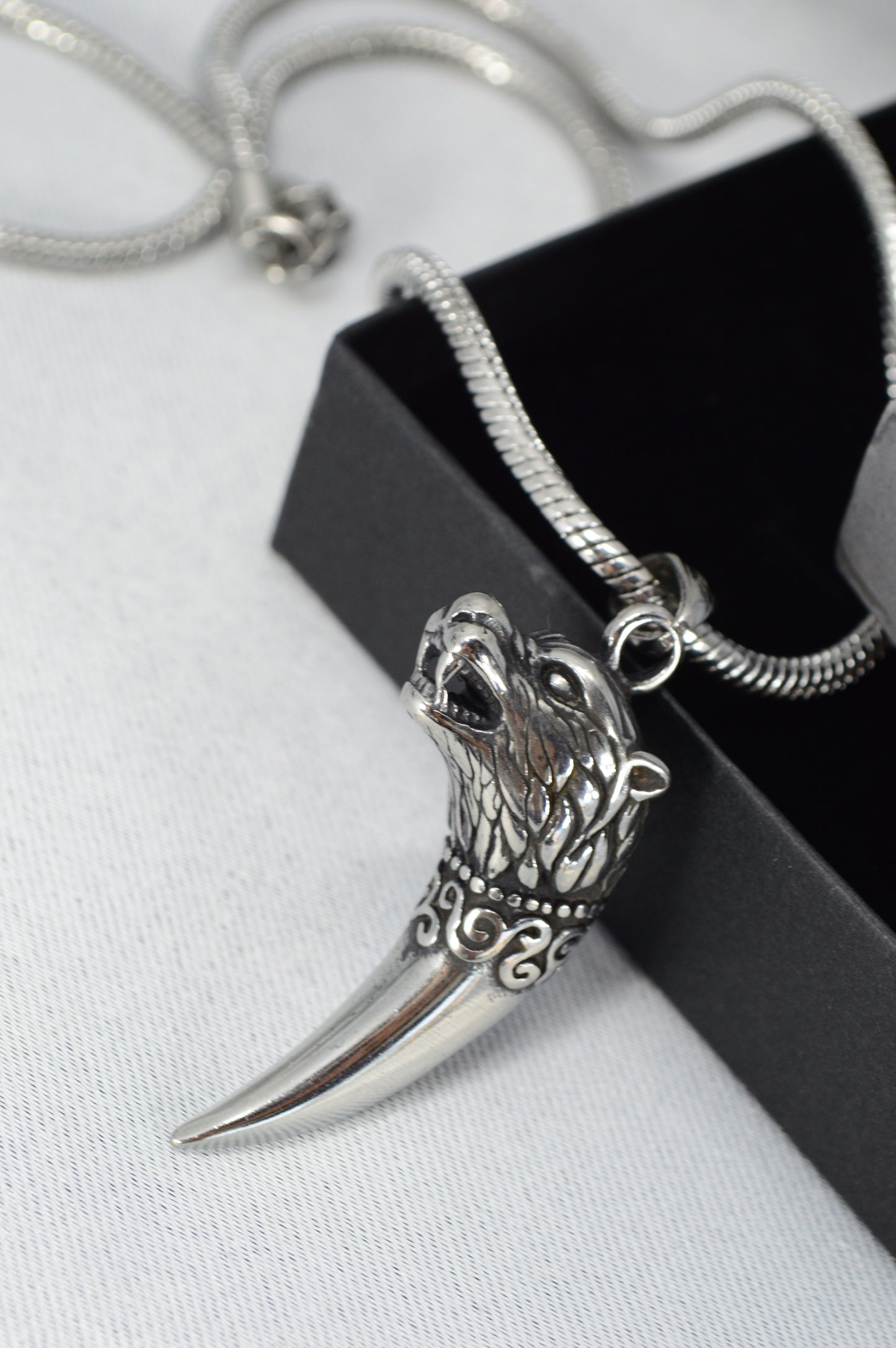 Wolf Fang Pendant Necklace – Viking Style Stainless Steel Amulet