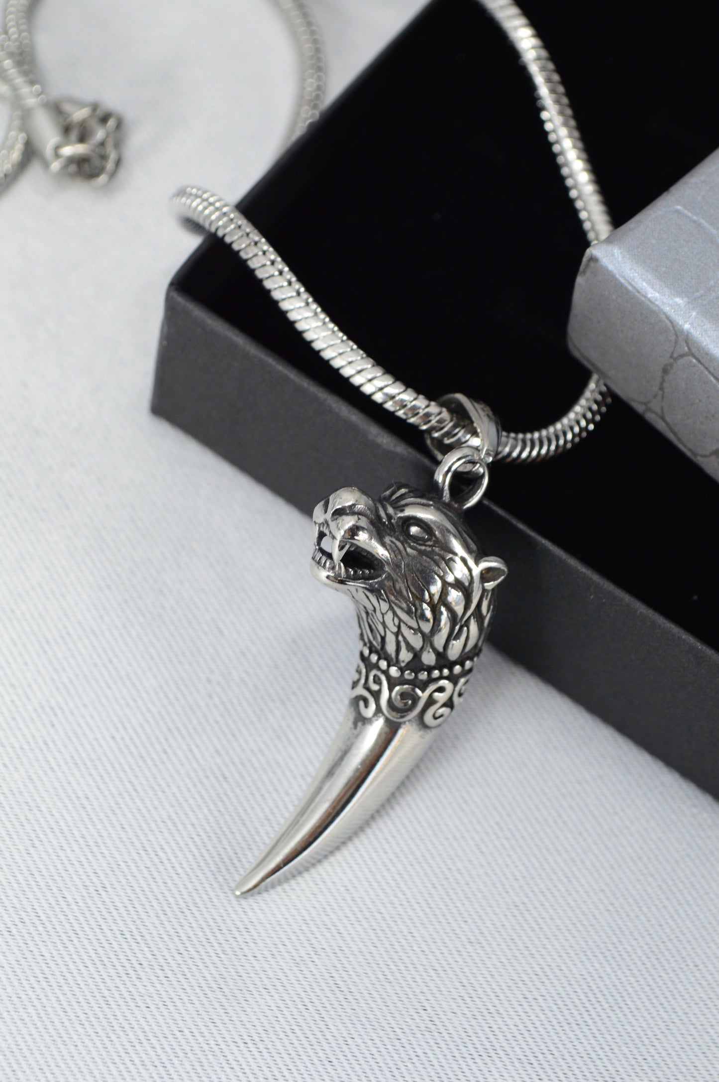 Wolf Fang Pendant Necklace – Viking Style Stainless Steel Amulet