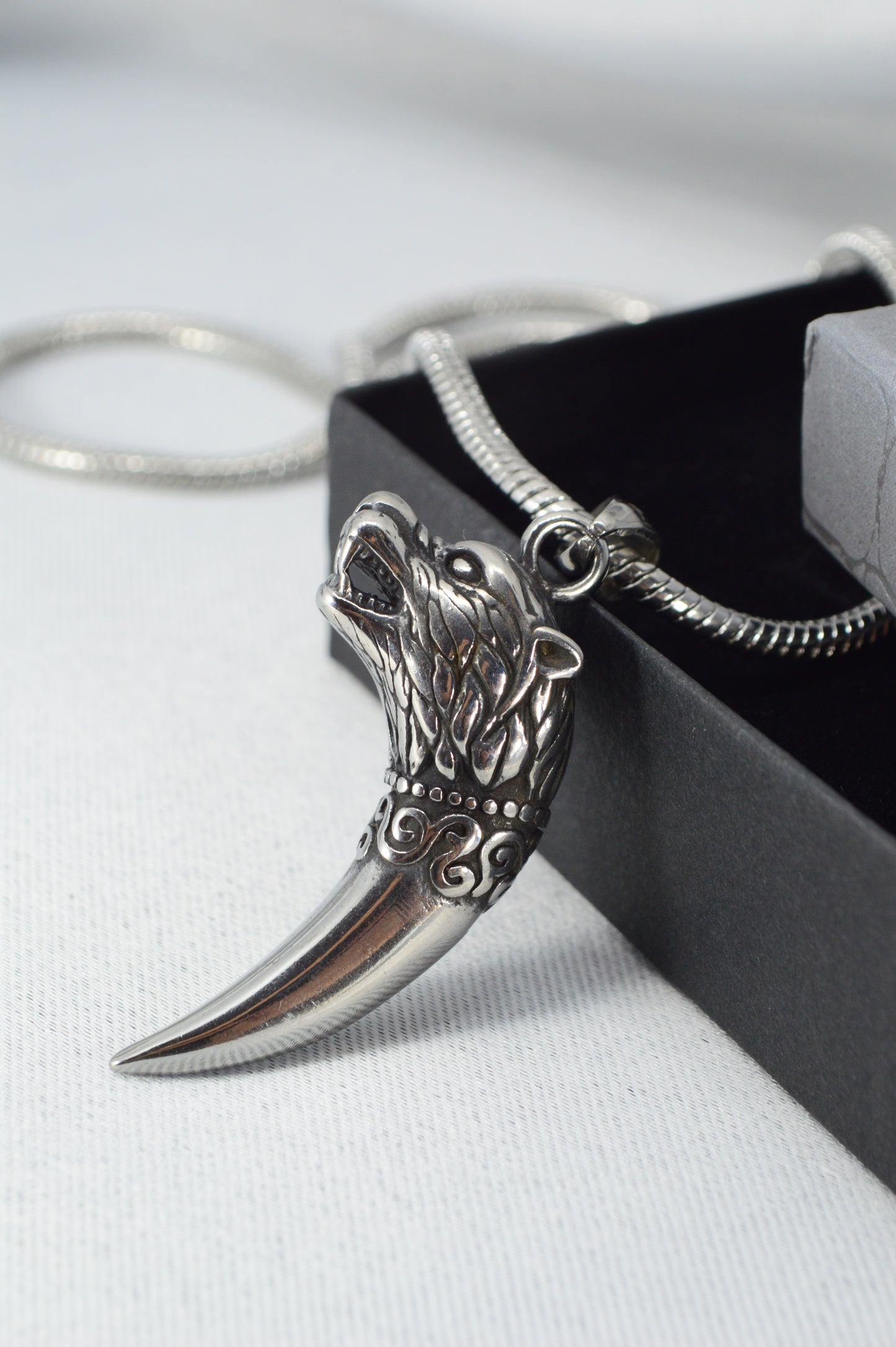 Wolf Fang Pendant Necklace – Viking Style Stainless Steel Amulet