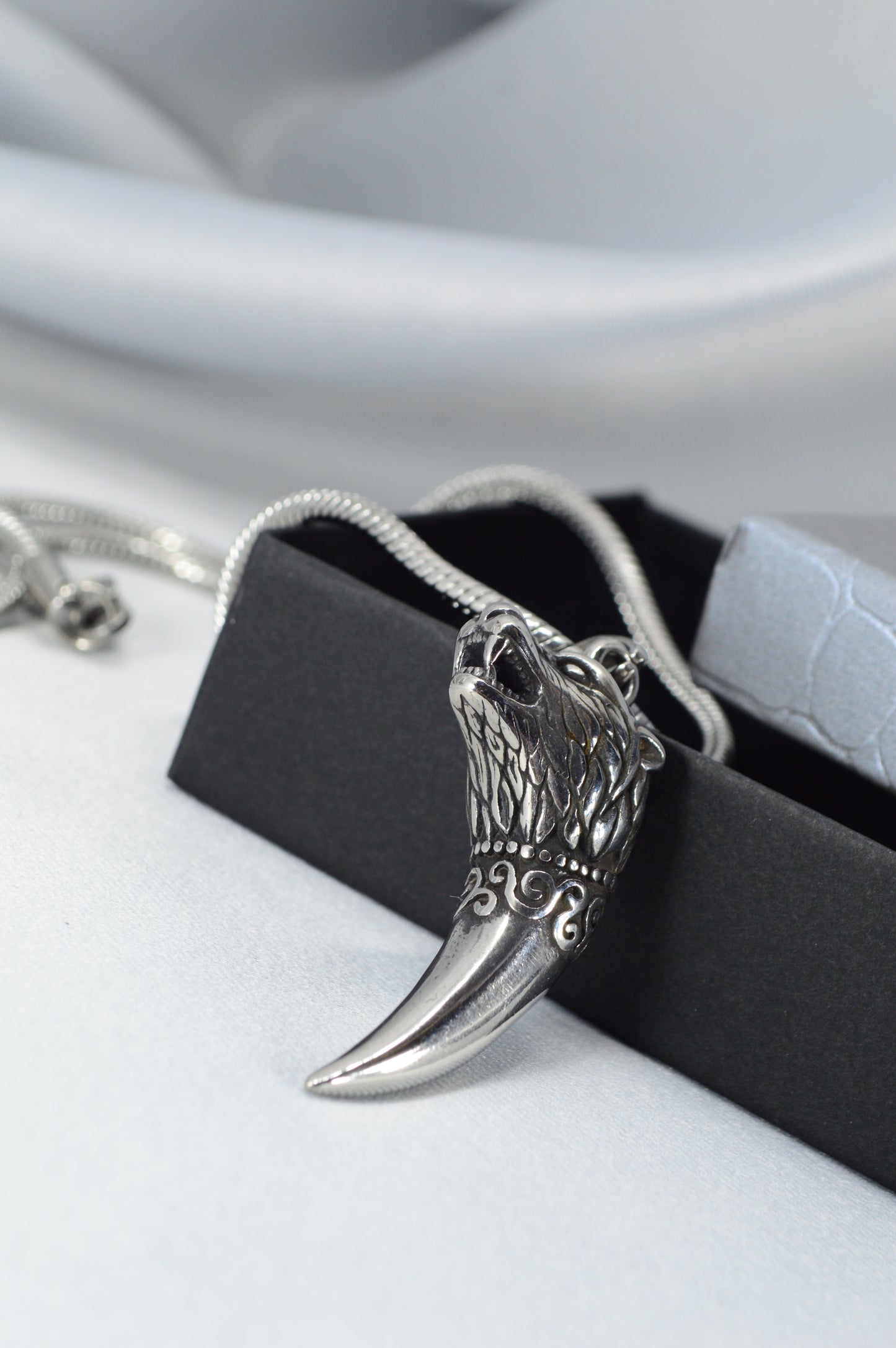 Wolf Fang Pendant Necklace – Viking Style Stainless Steel Amulet