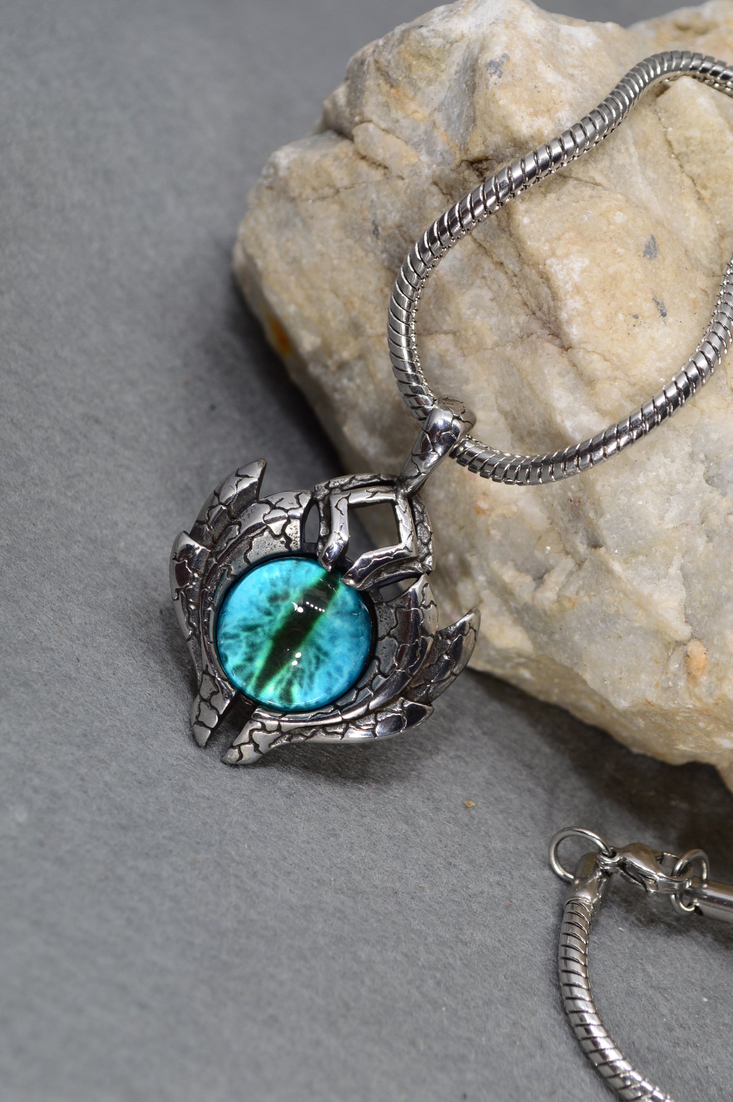 Dragon Eye Pendant Necklace – Fantasy Stainless Steel Amulet