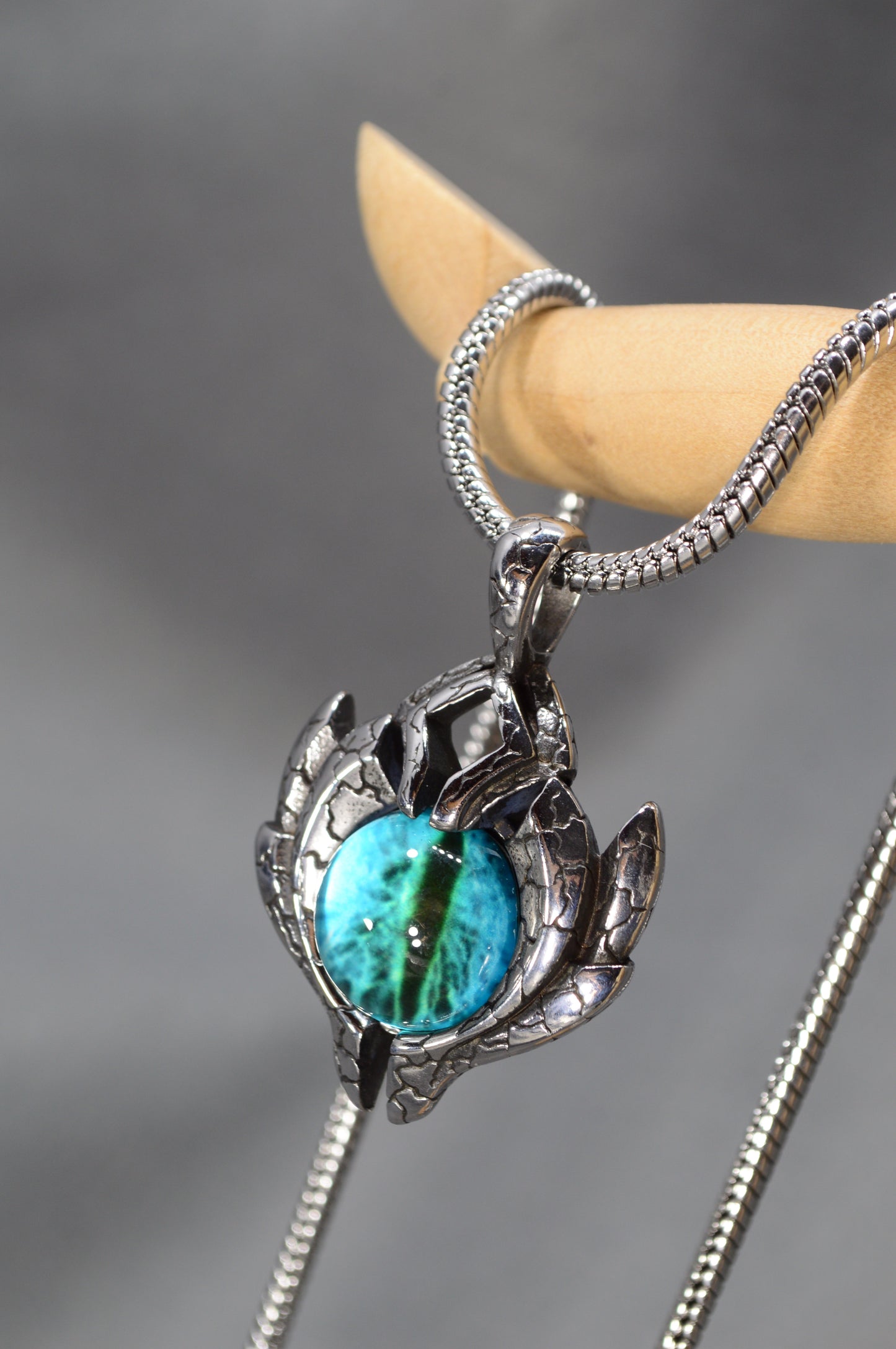 Dragon Eye Pendant Necklace – Fantasy Stainless Steel Amulet